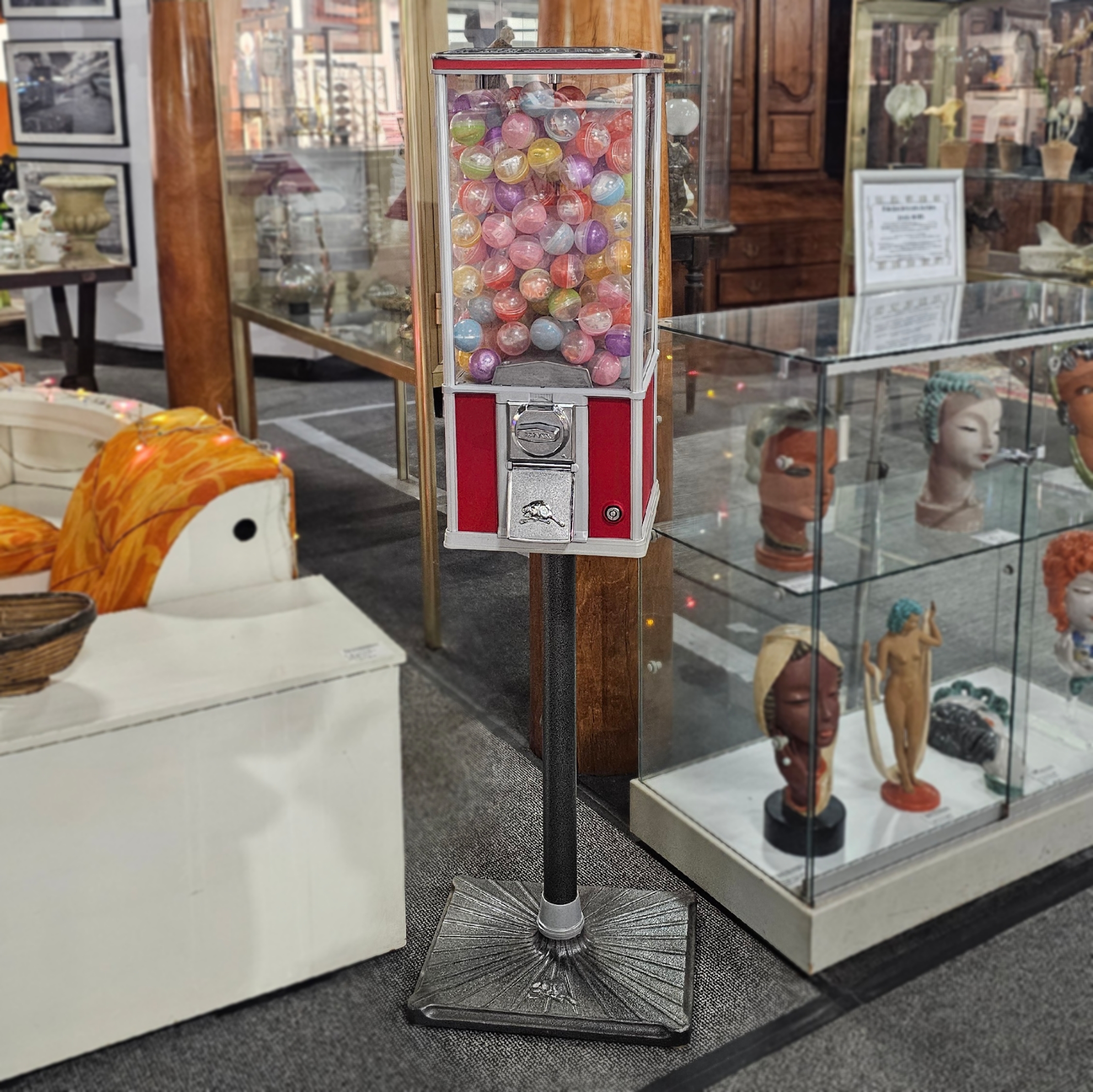 NORTHERN BEAVER MACHINE / DISTRIBUTEUR A BOULES + JETONS 66/137X28CM