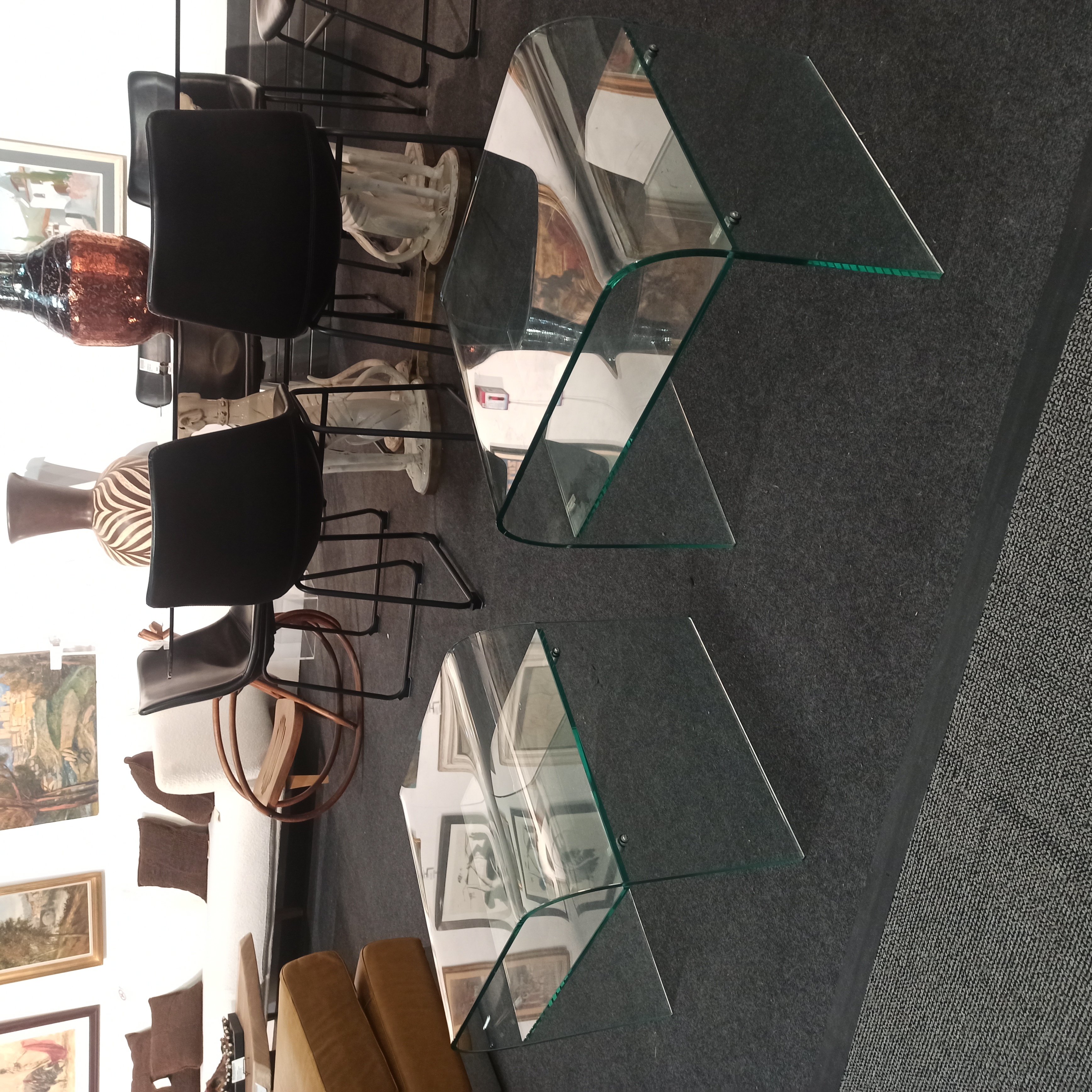 PAIRE DE BOUTS DE CANAPE EN VERRE 54 x 44  x 41 CM