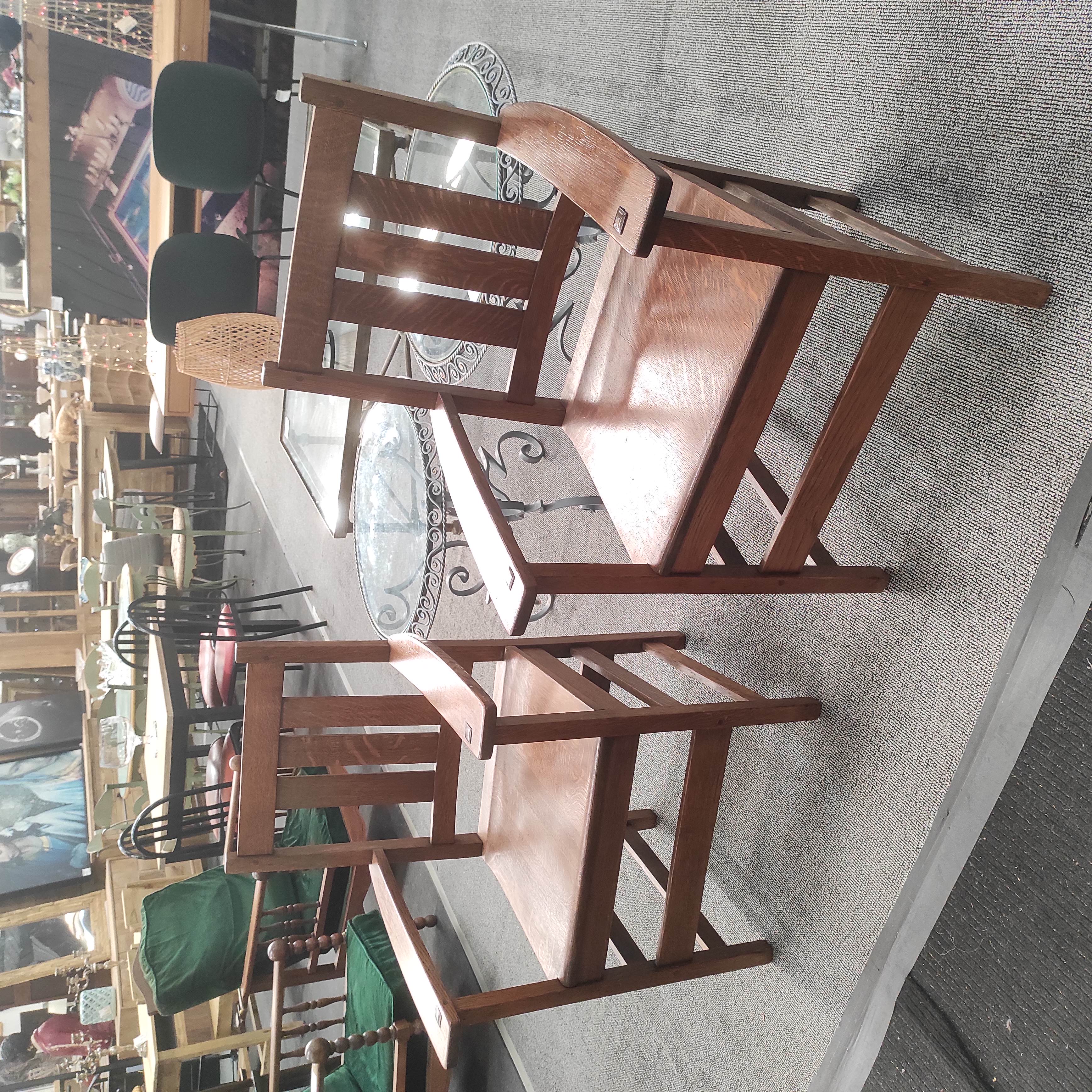 GUSTAVE STICKLEY PAIRE DE FAUTEUILS EN CHENE 67/93/53 CM