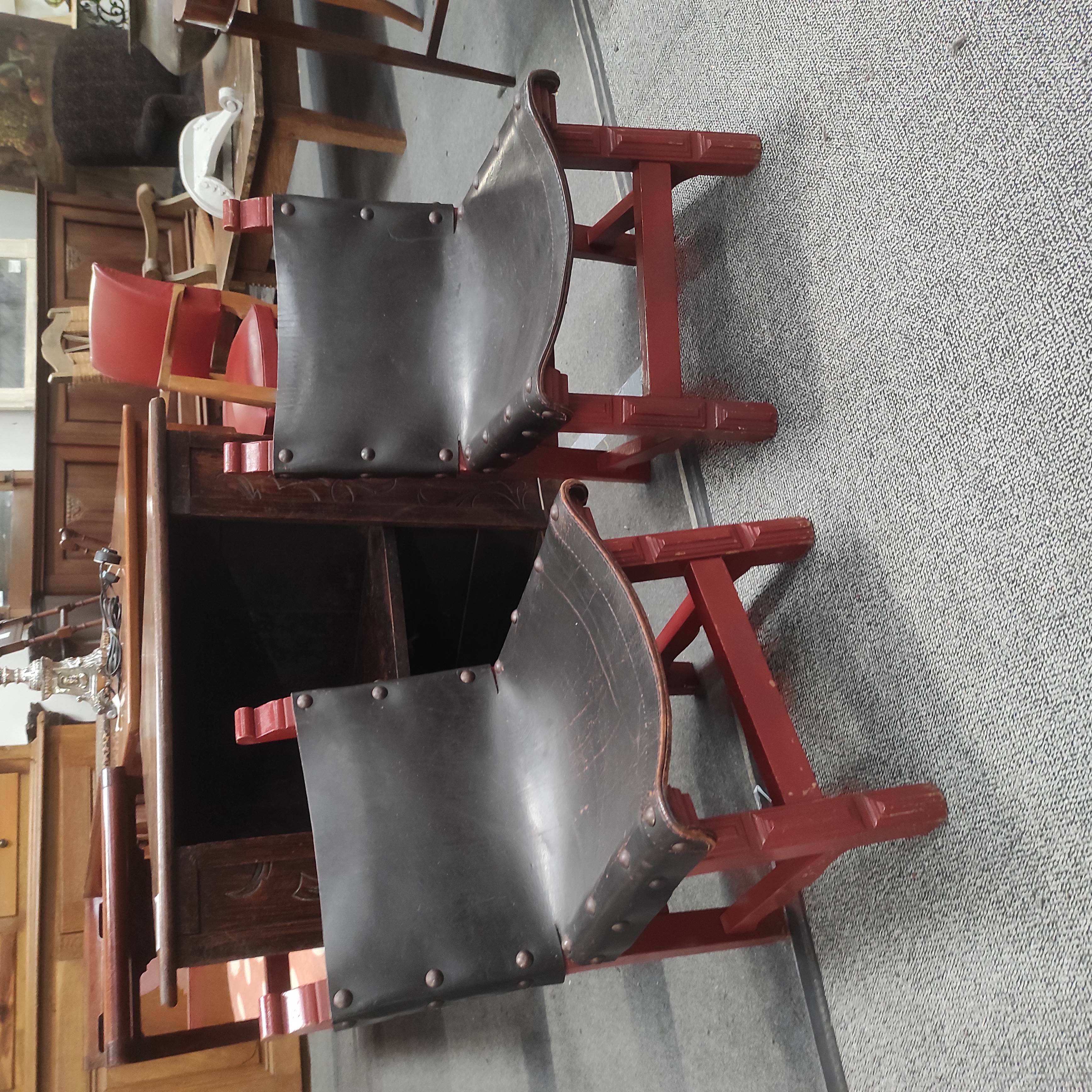 PAIRE DE CHAISES ESPAGNOLES BASSES 