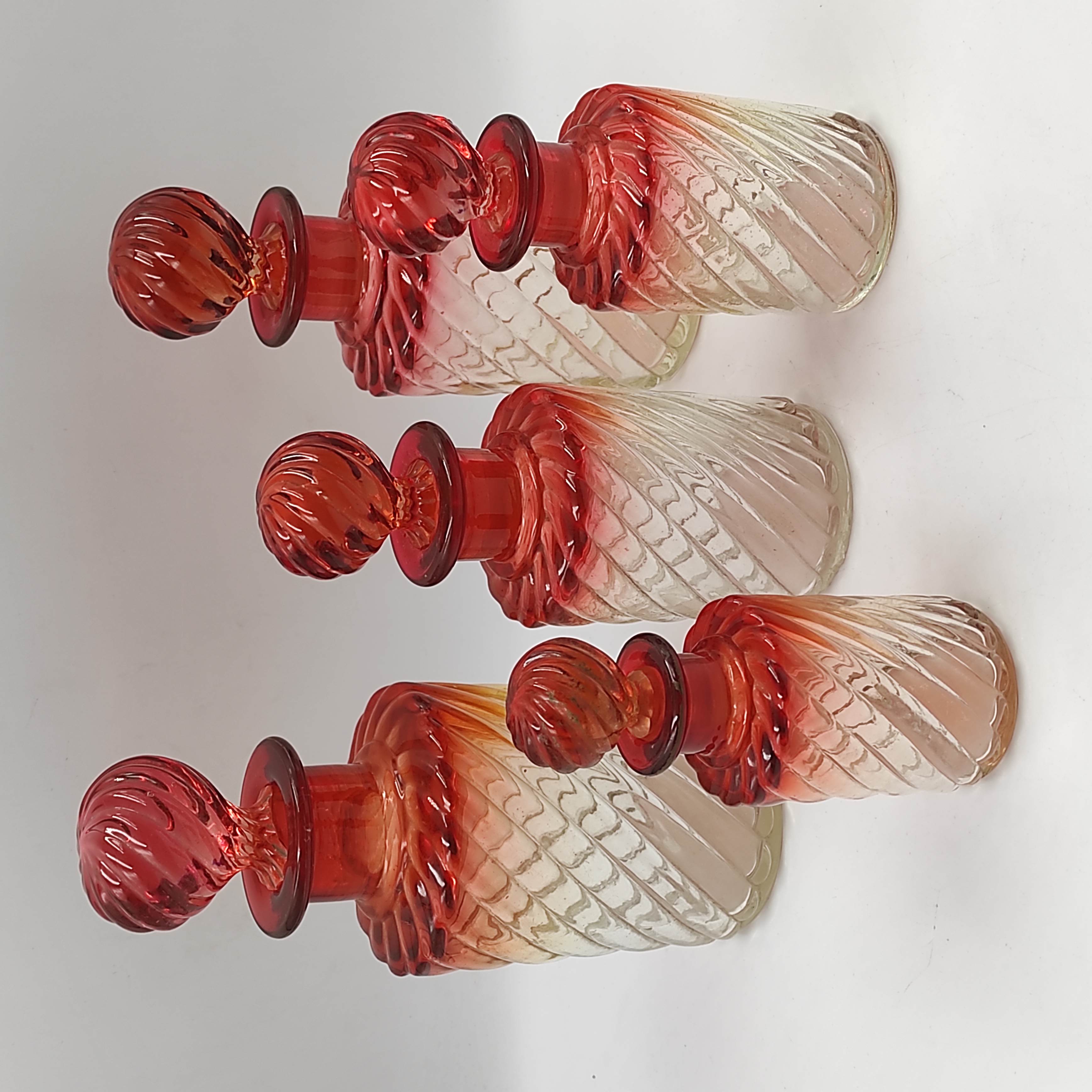 BACCARAT TORSADES 5 FLACONS EN CRISTAL ROSE (1 EN L ETAT)