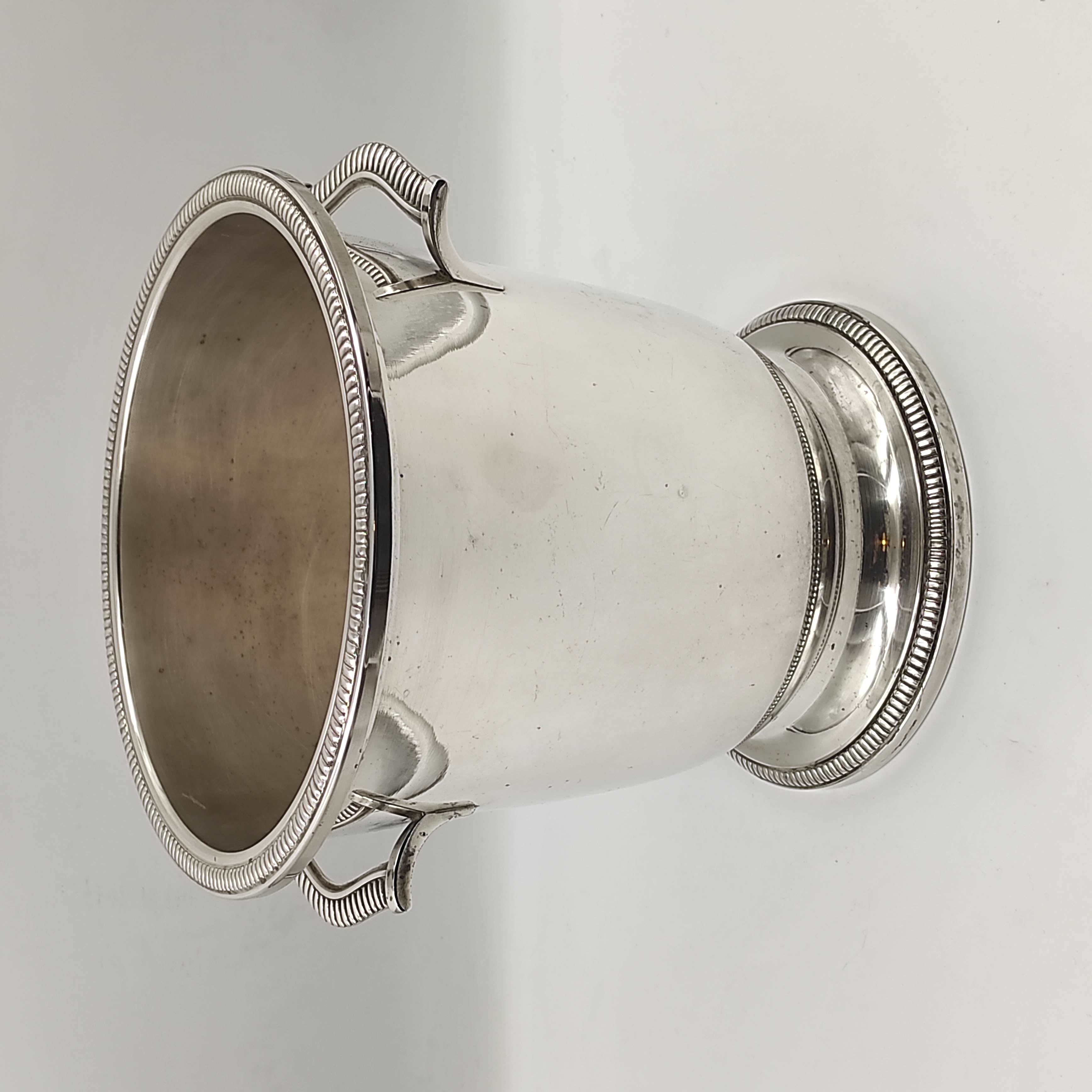 ST MEDARD SEAU A CHAMPAGNE SUR PIEDOUCHE EN METAL ARGENTE