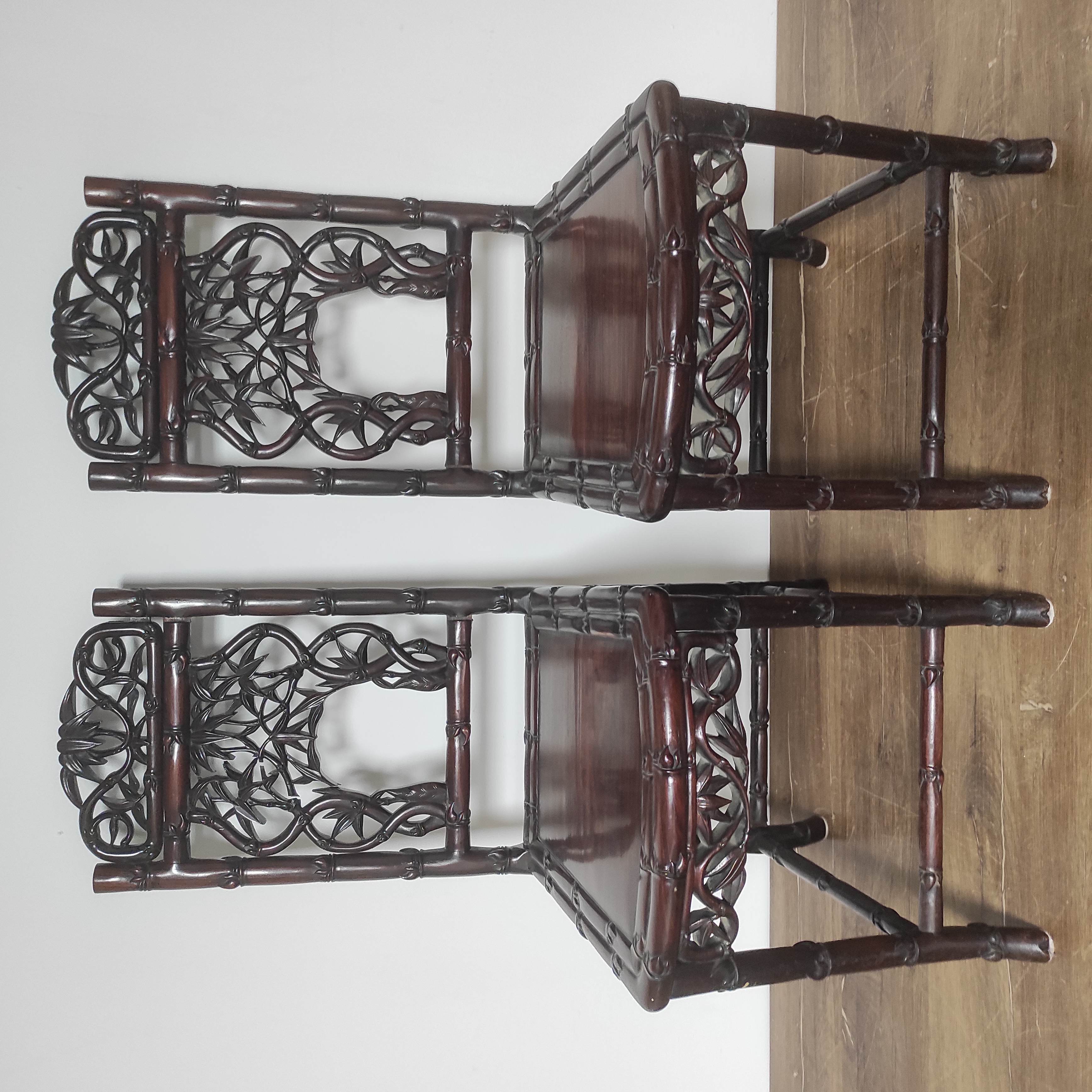 PAIRE DE CHAISES INDOCHINOISES A DECOR DE BAMBOUS