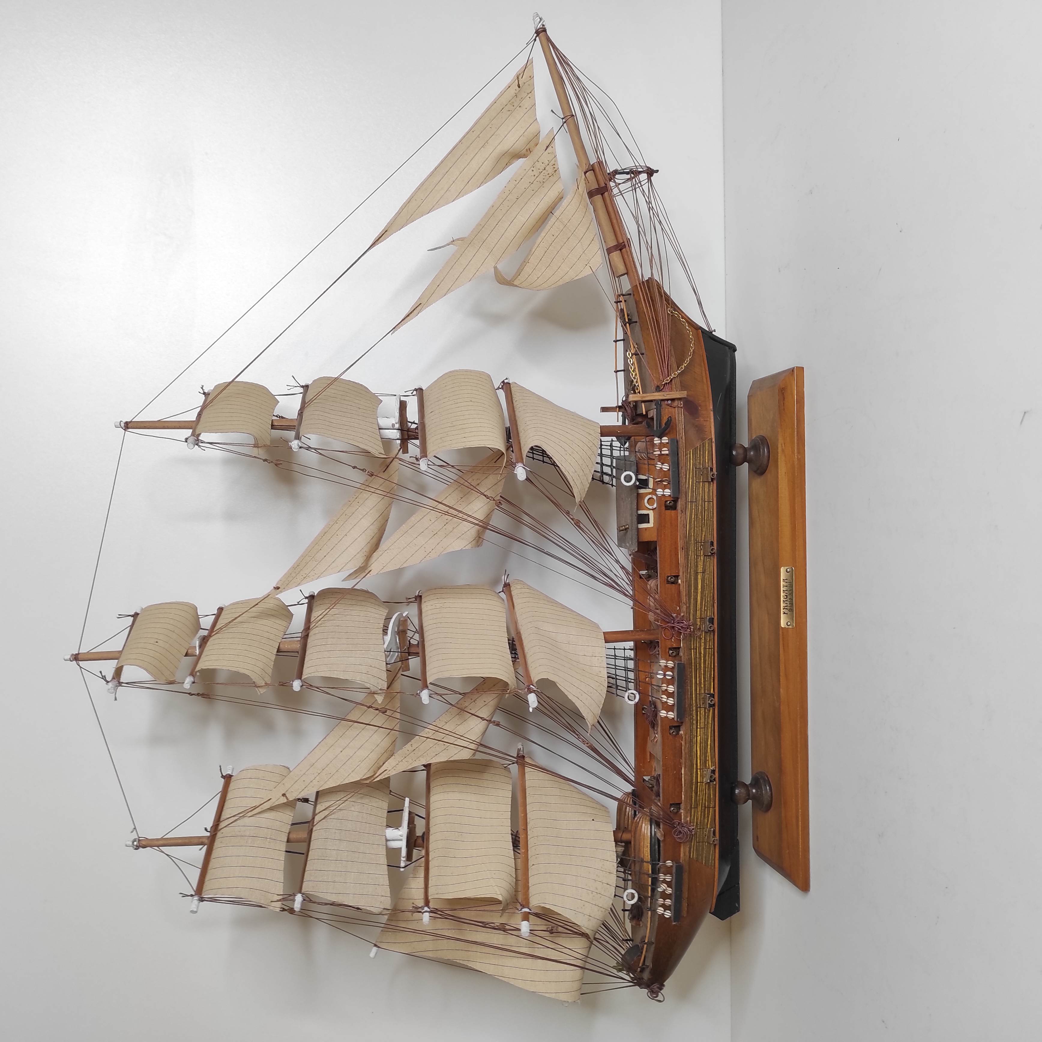 MAQUETTE DE FREGATE ITALIENNE EN BOIS 85 x 61 x 20 CM