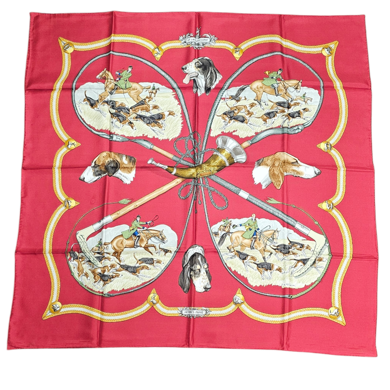 HERMES CARRE LE LAISSER COURRE DE JEAN DE FOUGEROLLES FOND ROUGE (UNE TACHE)