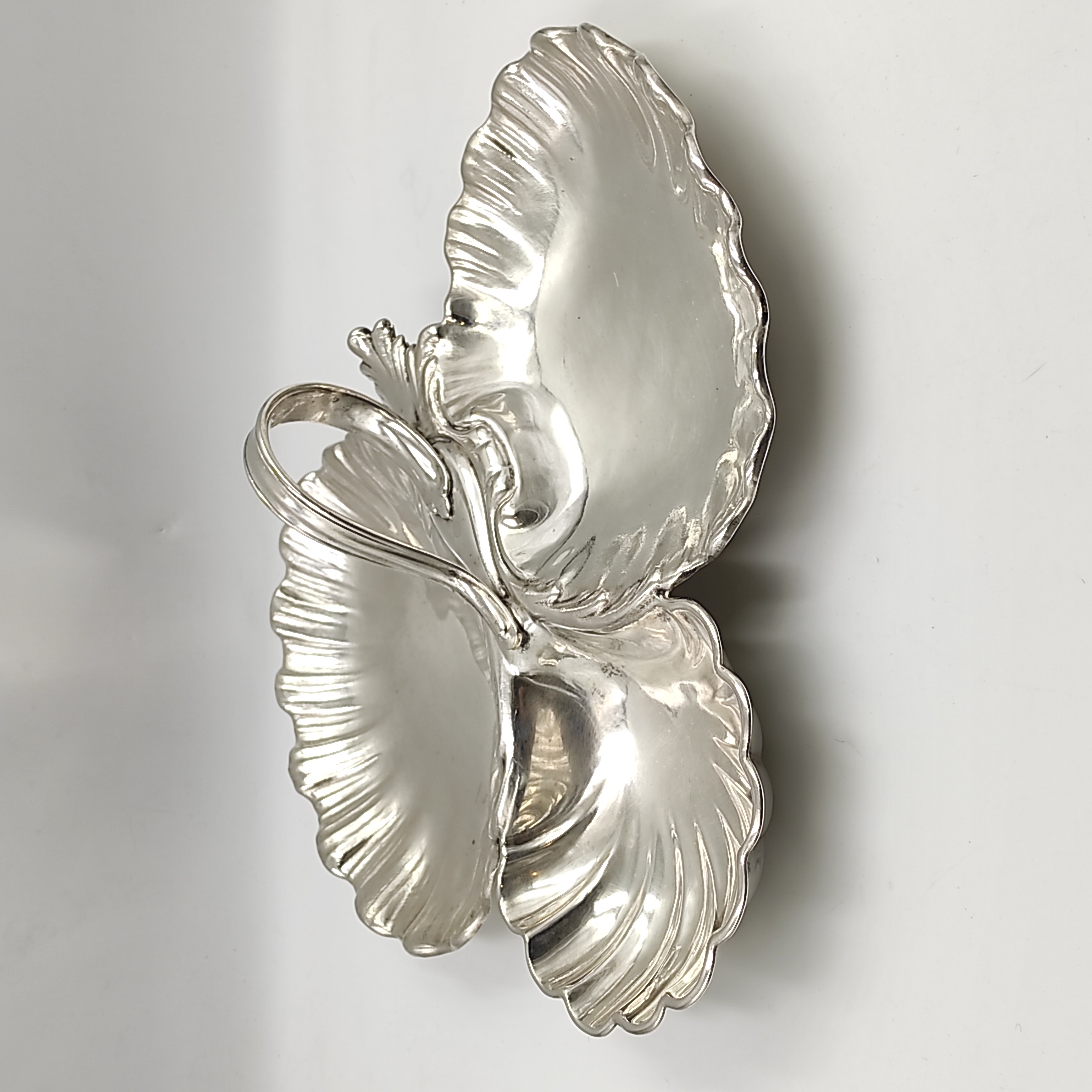 CHRISTOFLE SERVITEUR MUET 3 COMPARTIMENTS FORME COQUILLAGE EN METAL ARGENTE