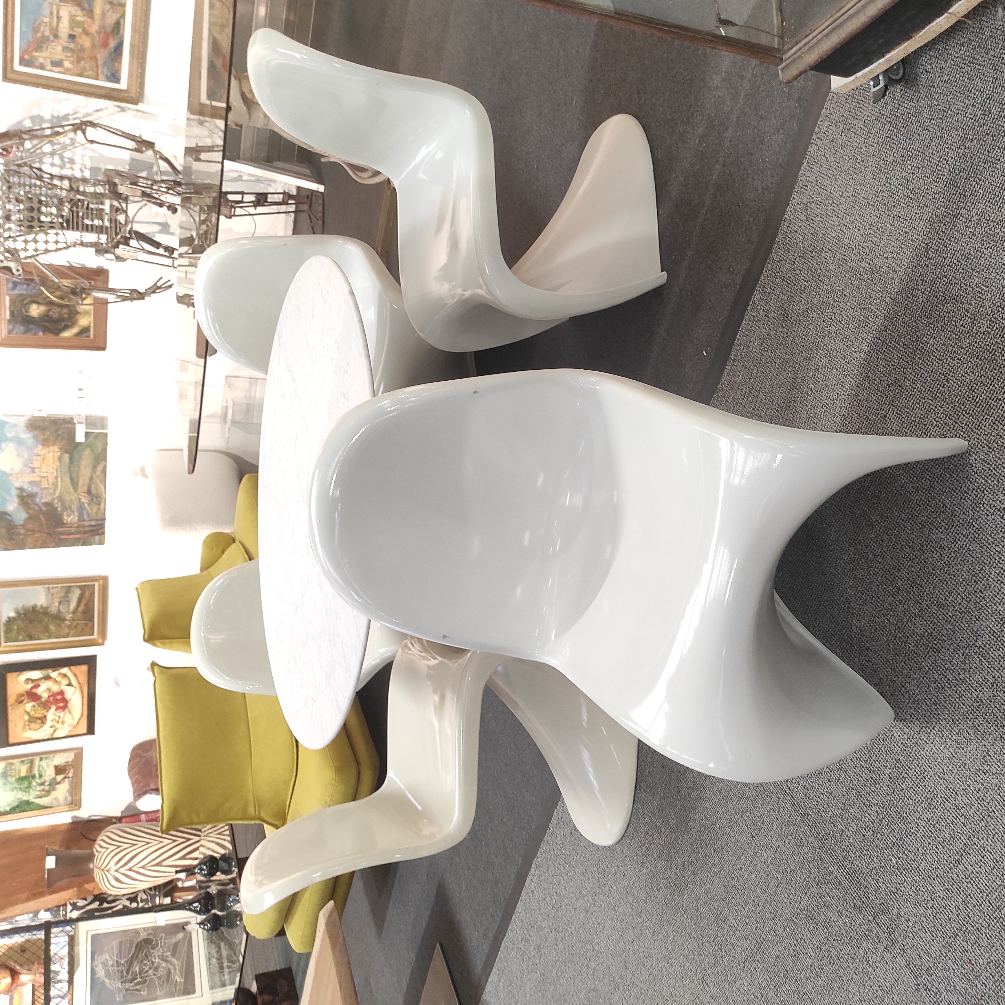 5 CHAISES BLANCHES DLG DE PANTON 85 x 50 x 49 CM