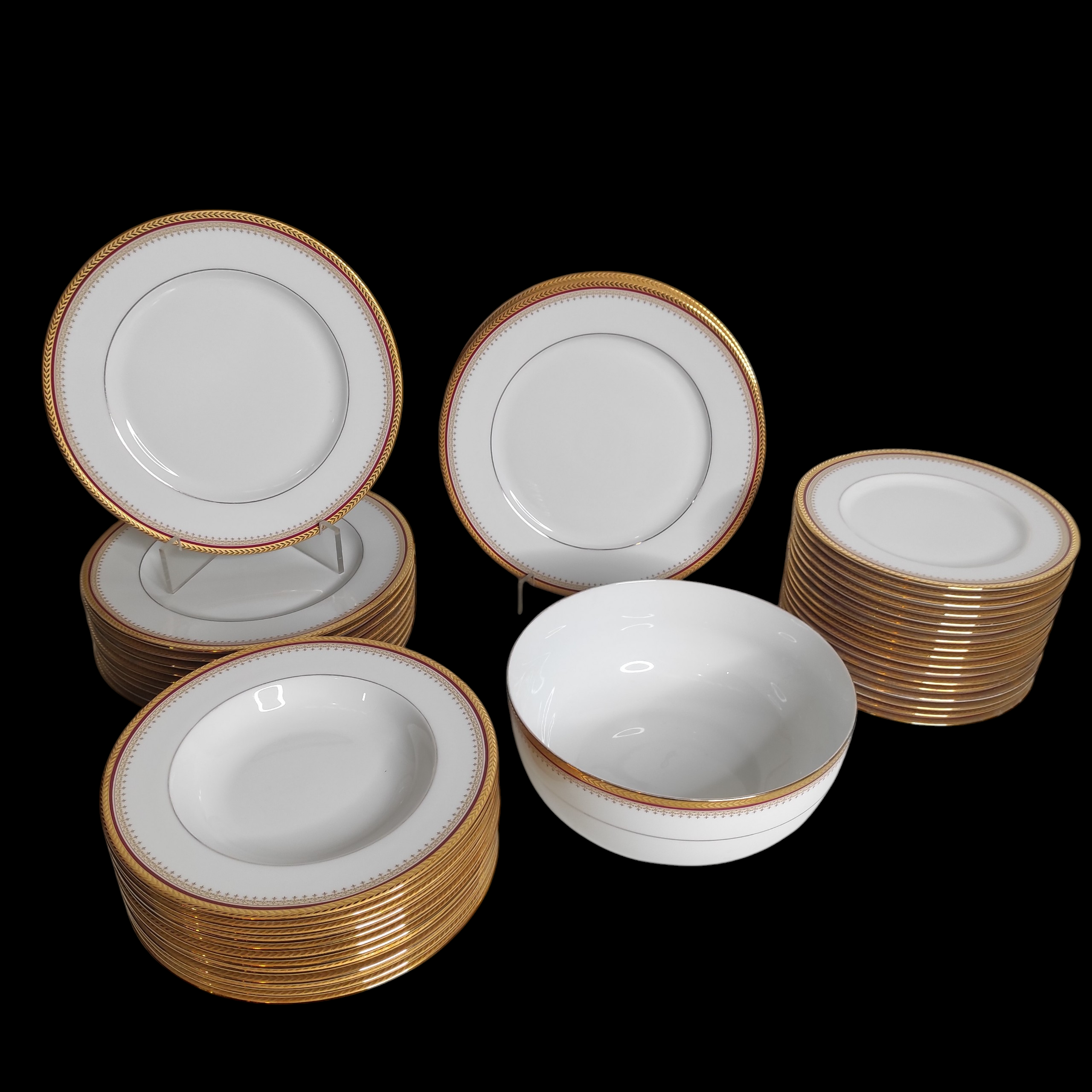 PORCELAINE LISERE DORE 39 ASSIETTES 3 PLATS DE SERVICE 