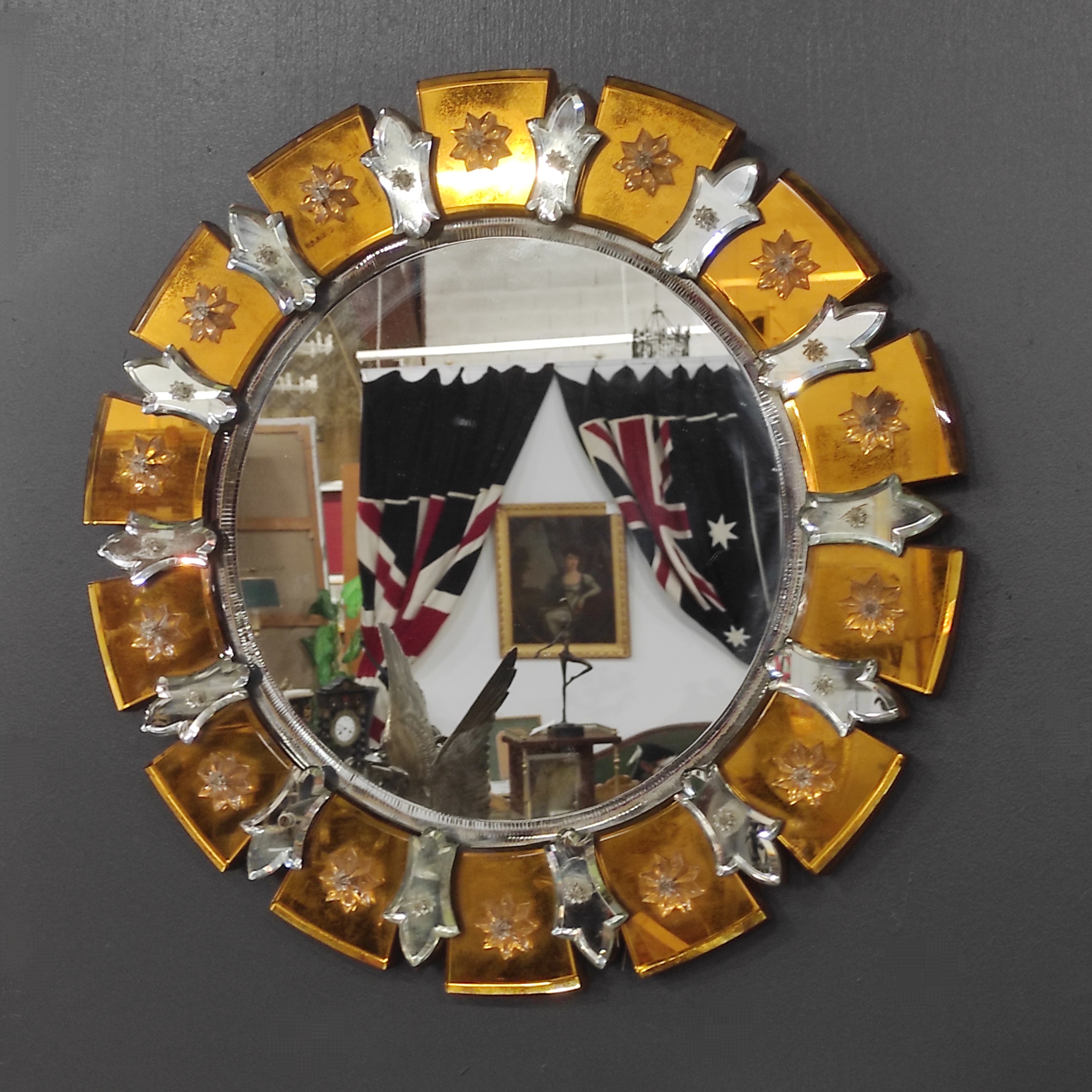 IMPORTANT MIROIR VENITIEN ROND EN VERRE DE MURANO DIAMETRE 55.5CM (EN L ETAT)