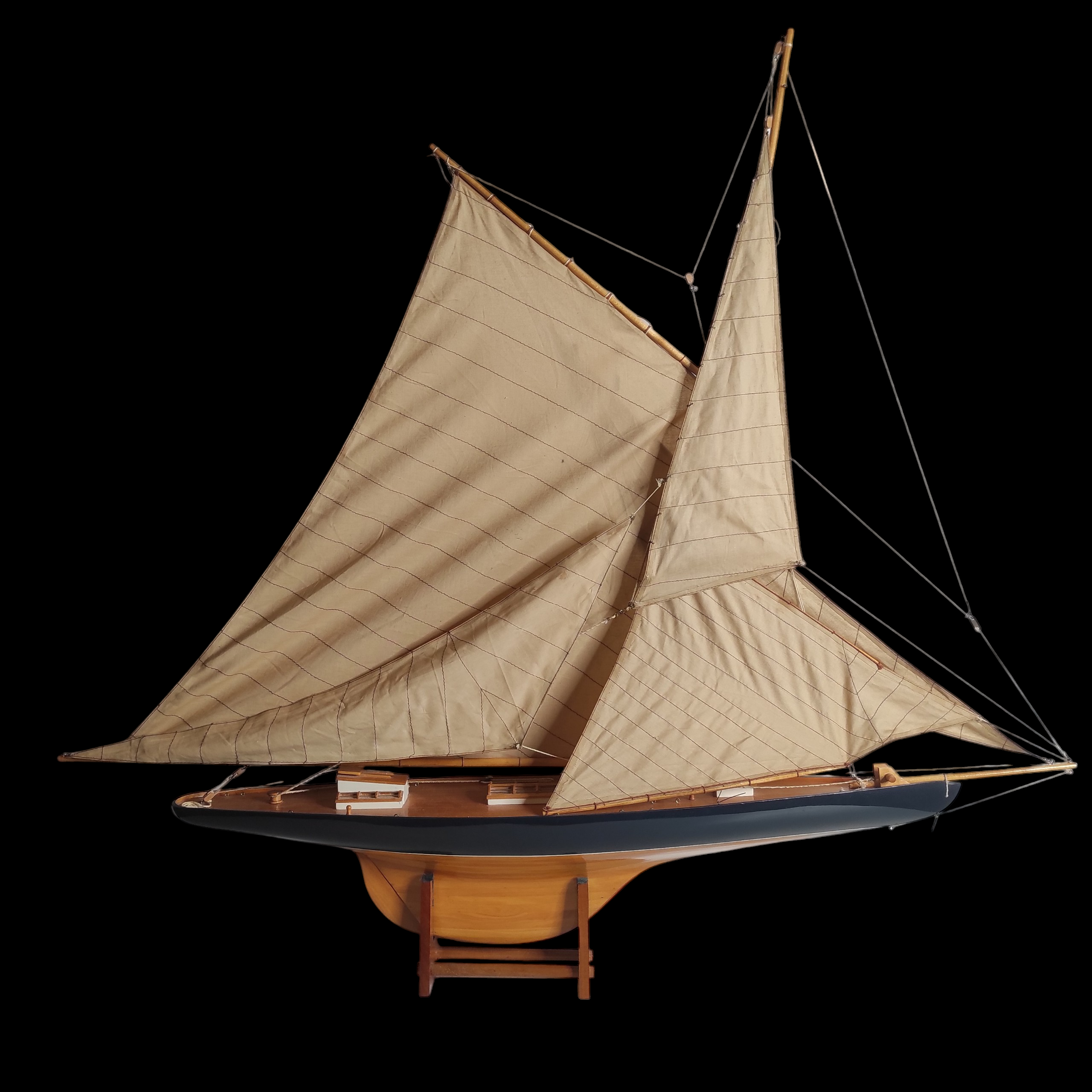 MAQUETTE DE VOILIER EN BOIS 116 x 104 x 18 CM