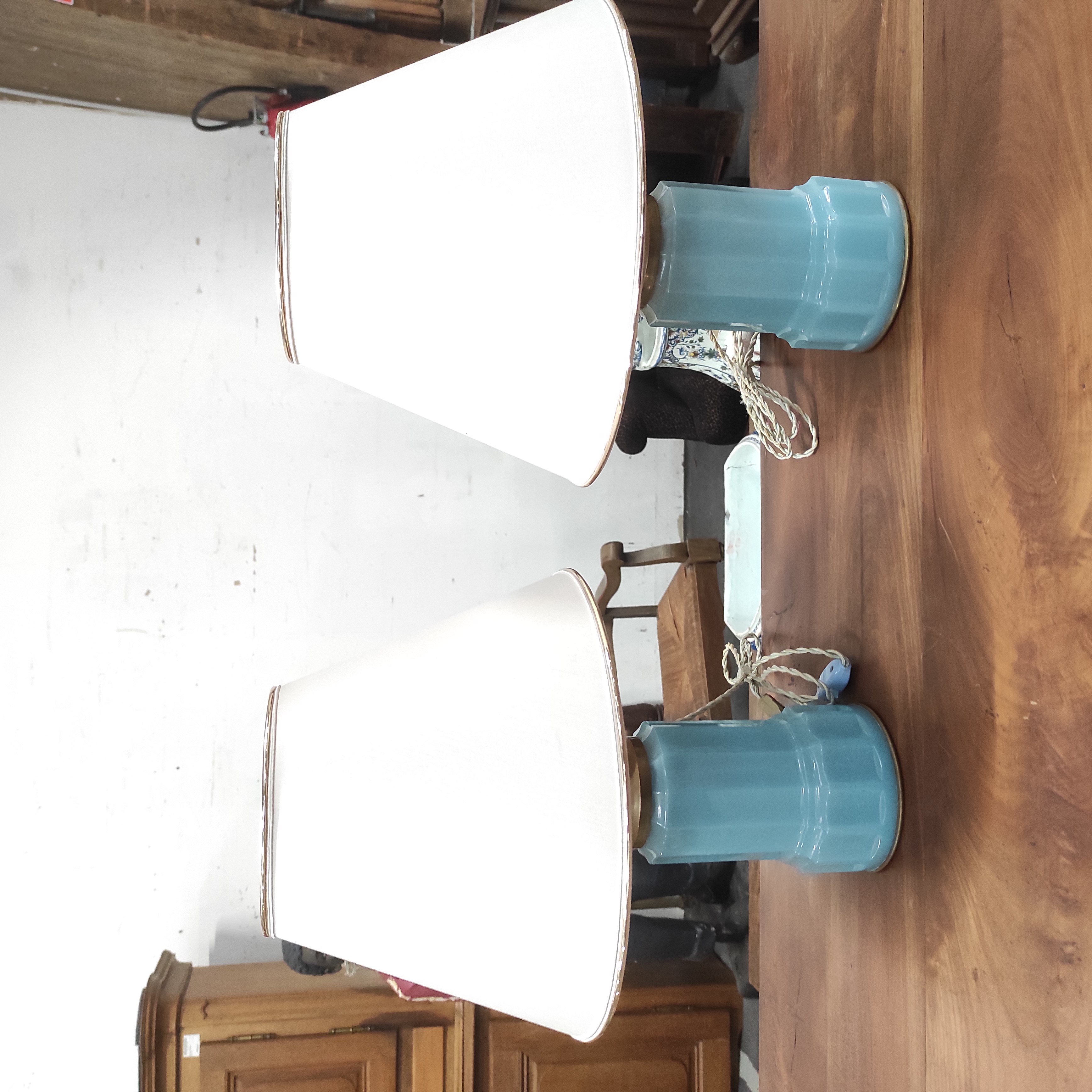 PAIRE DE LAMPES OPALINE BLEUE 30/40 CM 