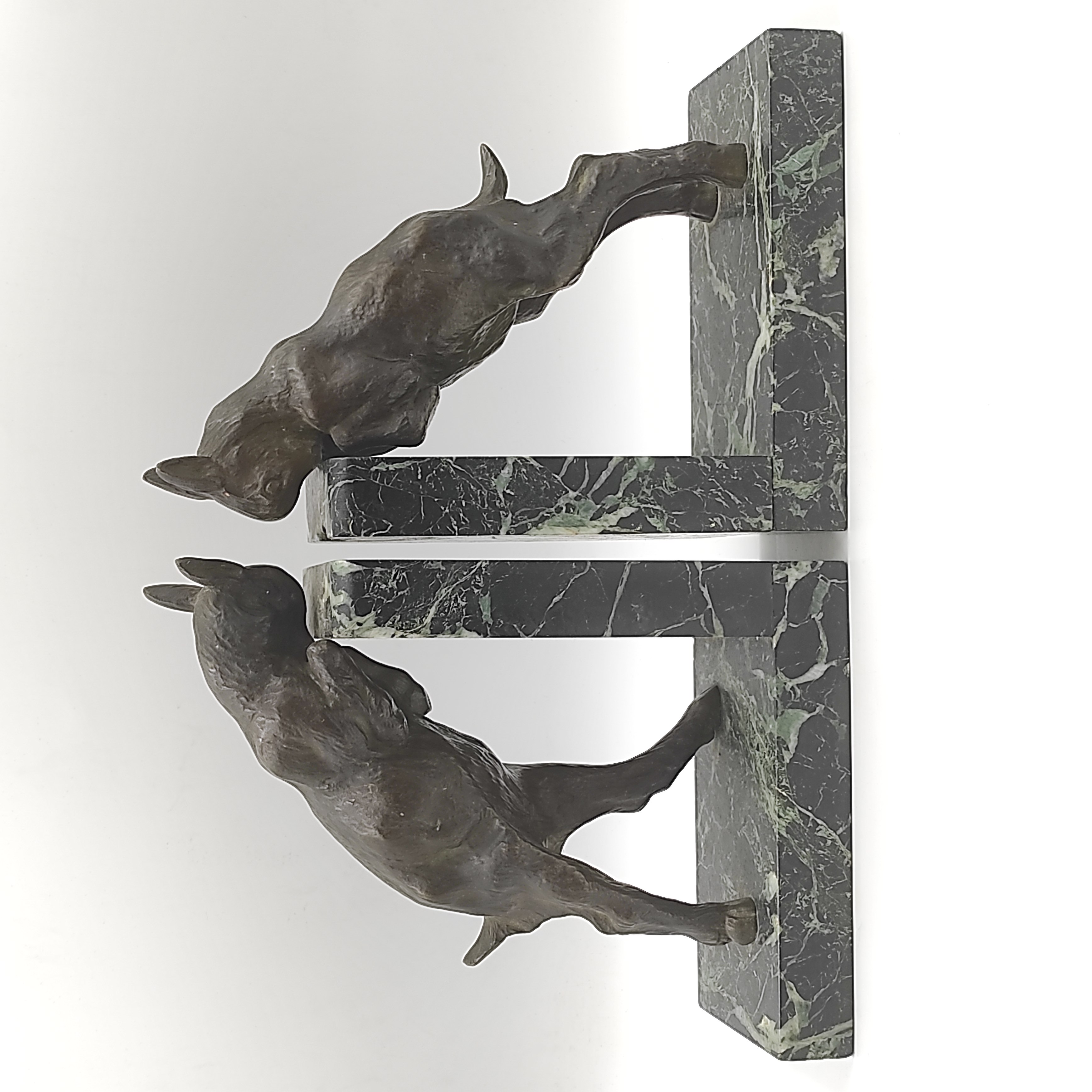 SERRE LIVRES EN BRONZE ET MARBRE VERT LES BOUQUETINS 23 X 16 x 10 CM