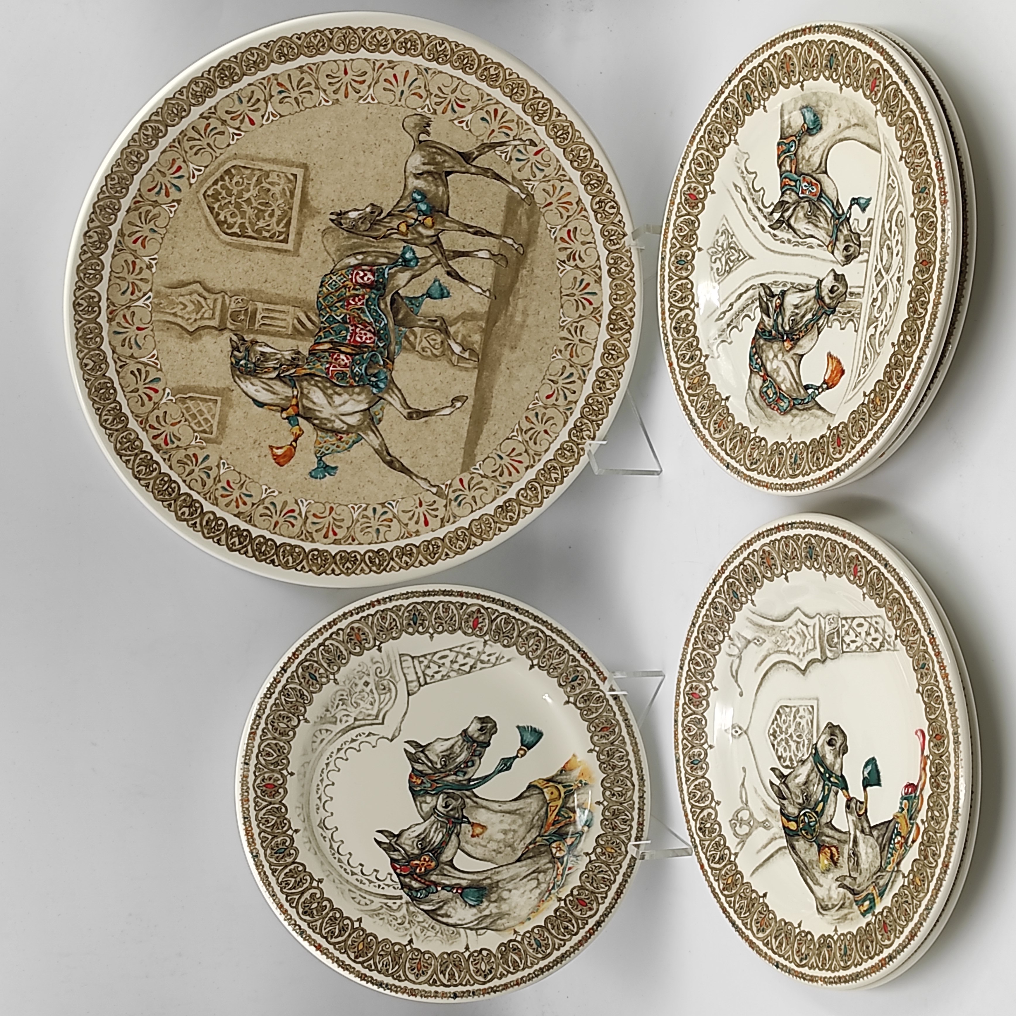 GIEN CHEVAUX DE VENT SERVICE A DESSERT A DECOR DE CHEVAUX ARABES