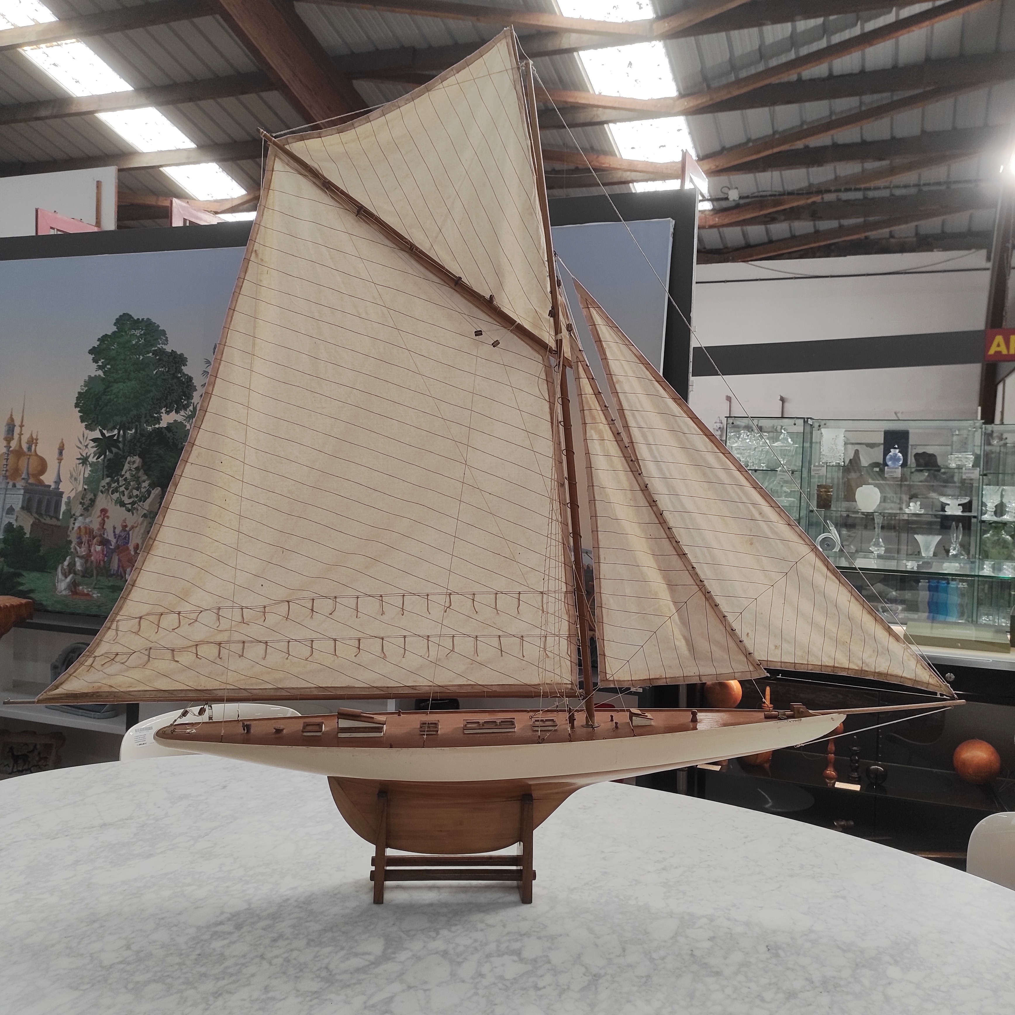 IMPORTANTE MAQUETTE DE VOILIER 175/157 CM 