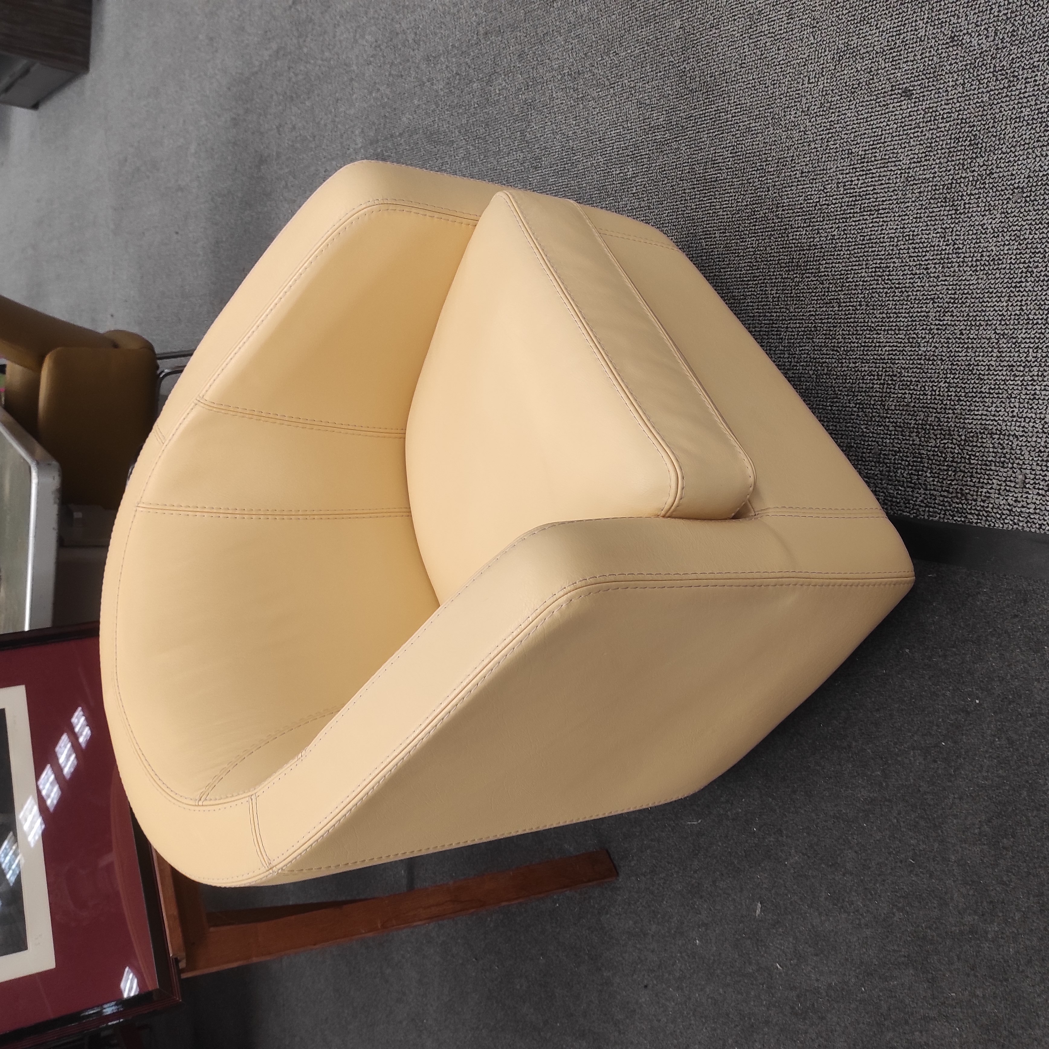 FAUTEUIL MODERNE CUIR JAUNE 73/76/76 CM