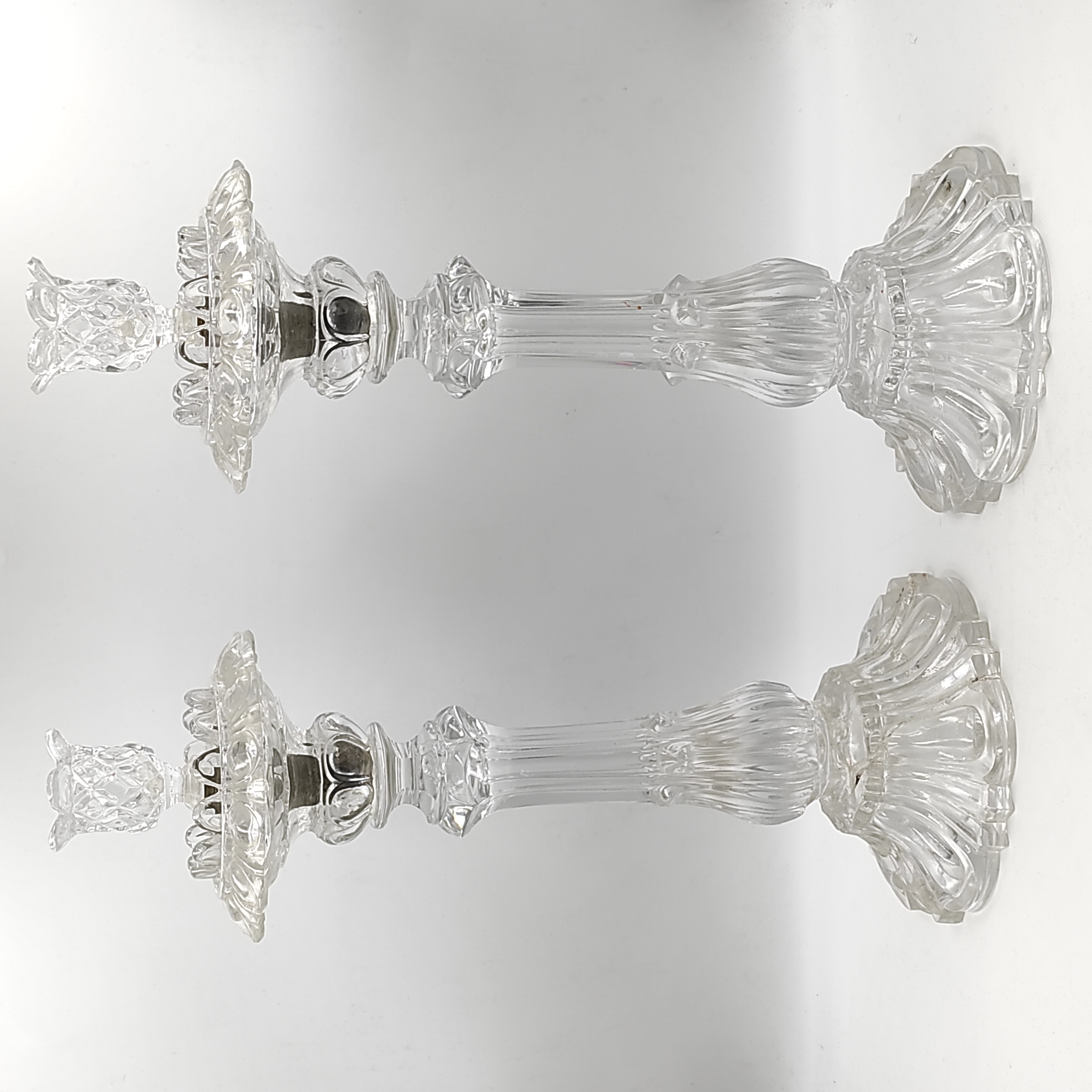 PAIRE DE GRANDS BOUGEOIRS EN CRISTAL DLG BACCARAT EN L ETAT