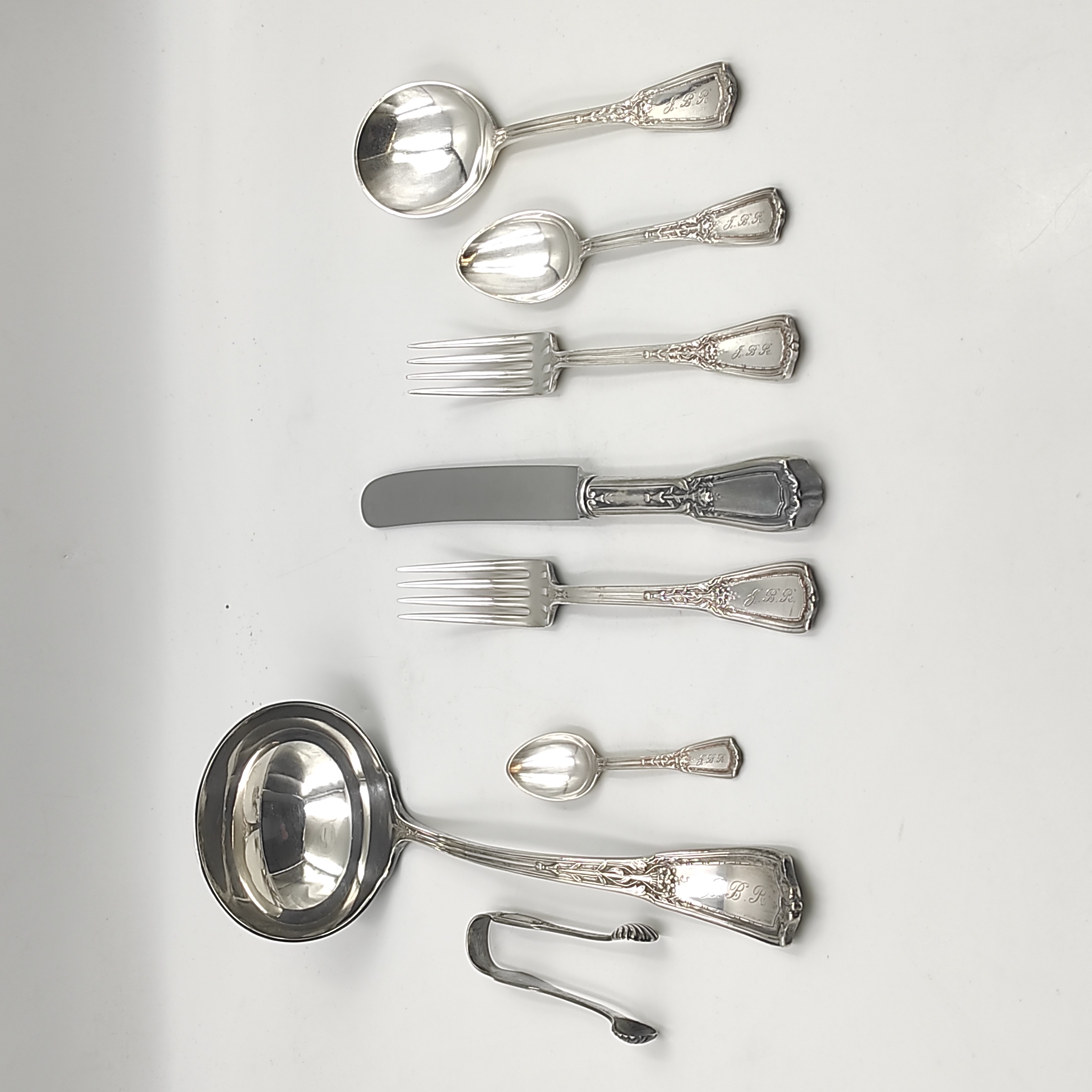 REED ET BARTON MENAGERE 71 PIECES EN METAL ARGENTE MONOG