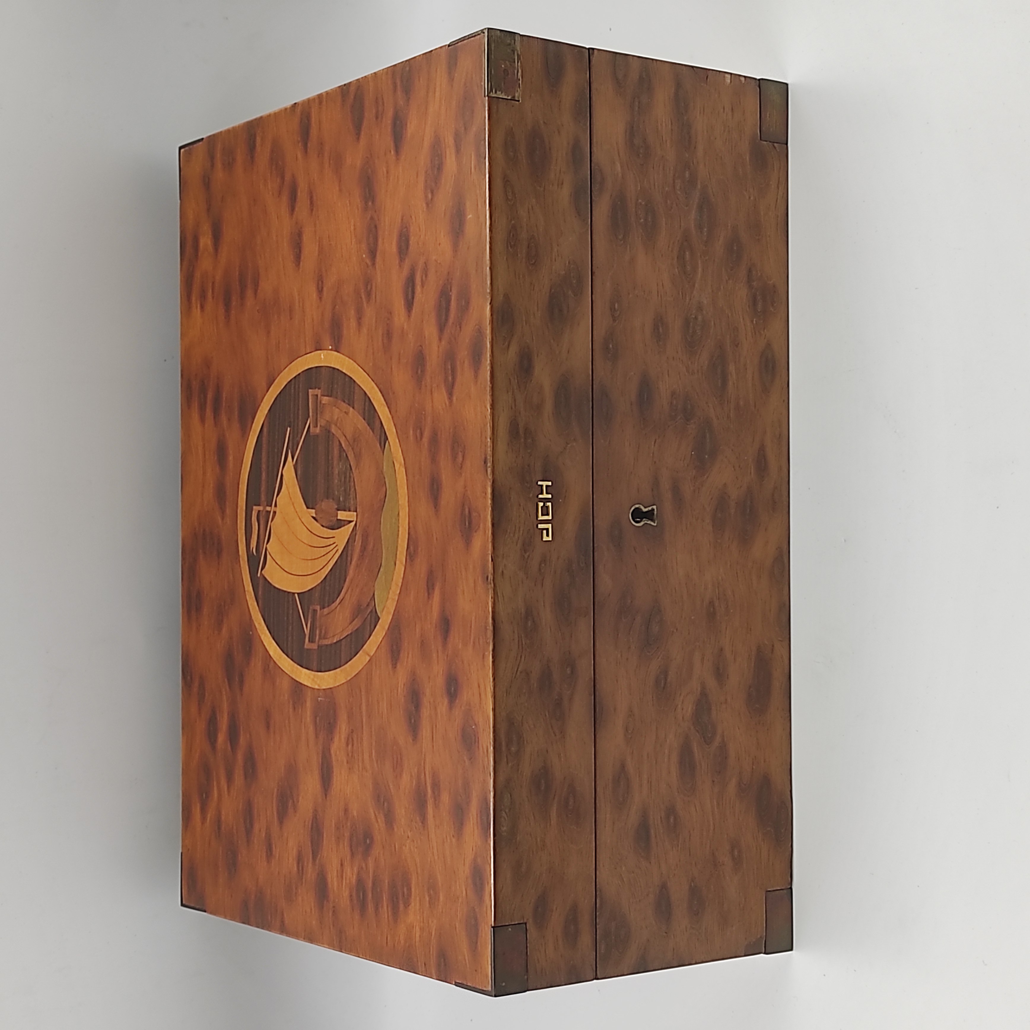 CAVE A CIGARE EN LOUPE A DECOR DE NAVIRE