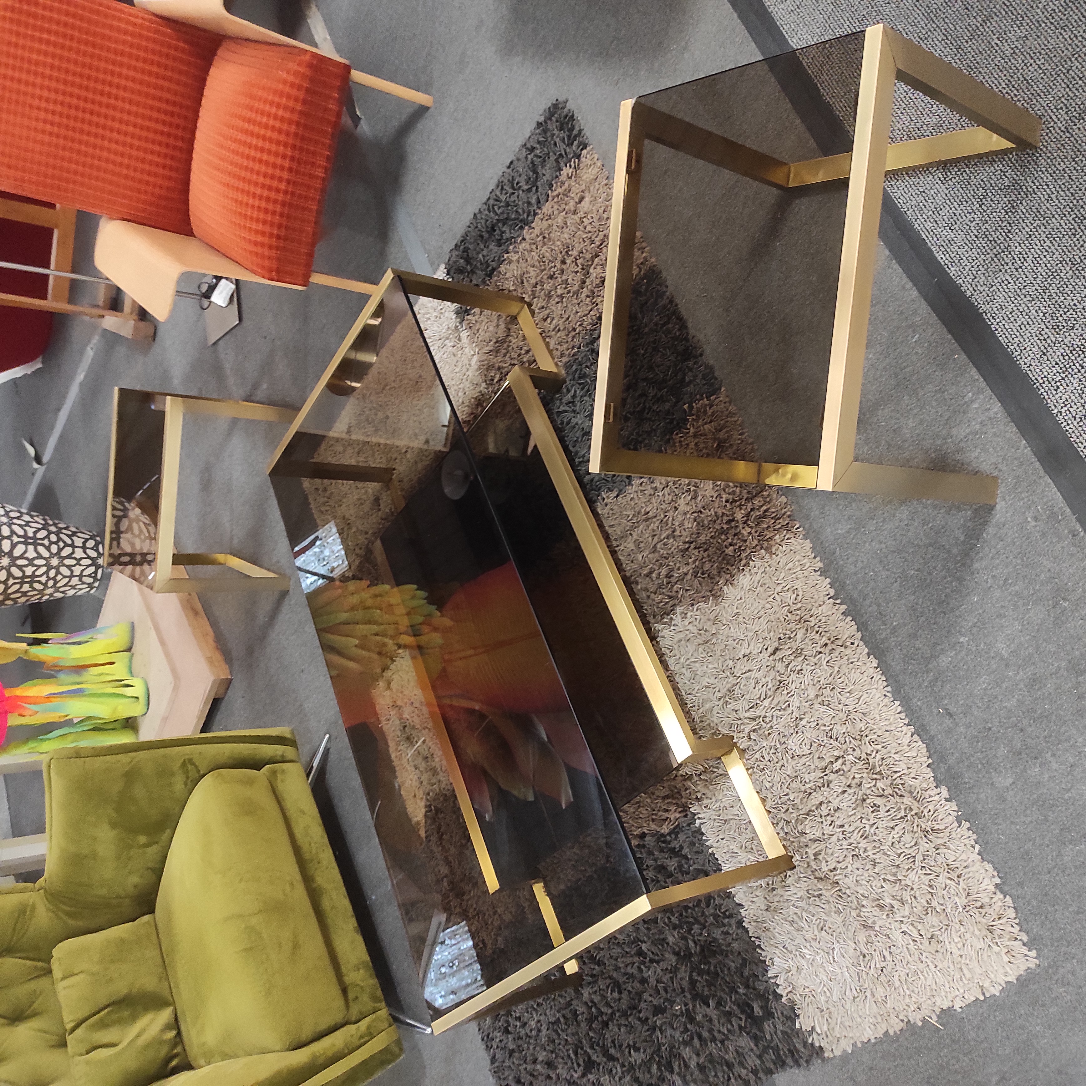 TABLE BASSE 120/33/60 ET PAIRE DE BOUTS DE CANAPE 50/37/40 METAL ET VERRE FUME