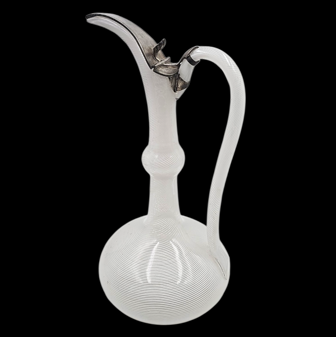AIGUIERE EN VERRE SOUFFLE DLG MURANO LATTICINO ET ARGENT (CRABE) XX E H.32 CM