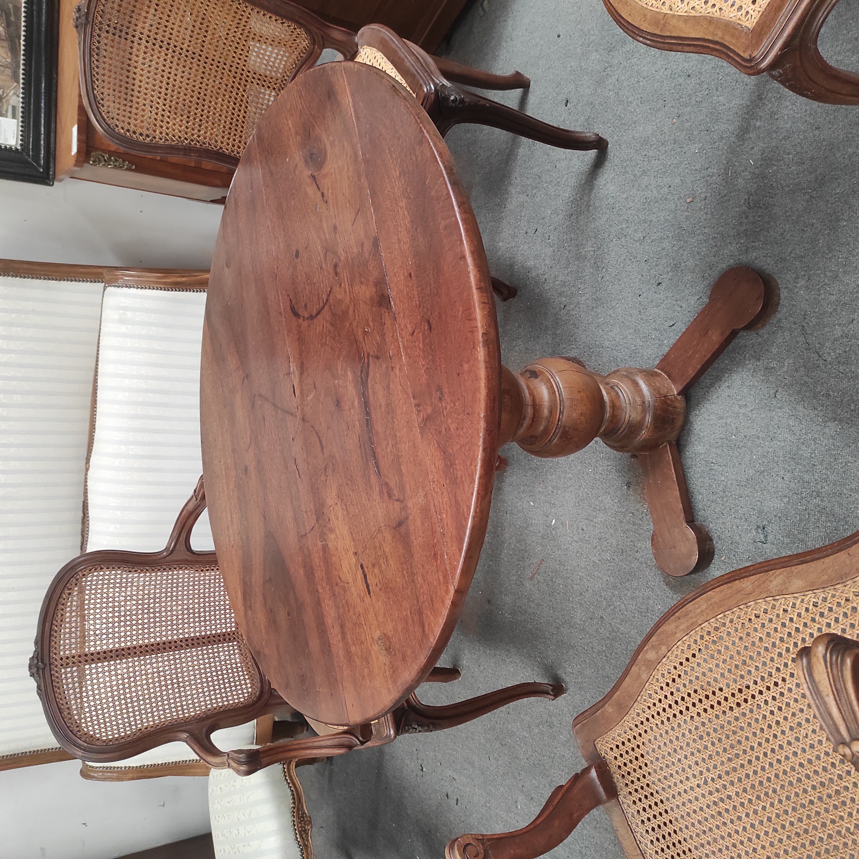 TABLE OU  GUERIDON ANCIEN PIED EN OLIVIER 88 x 76 CM