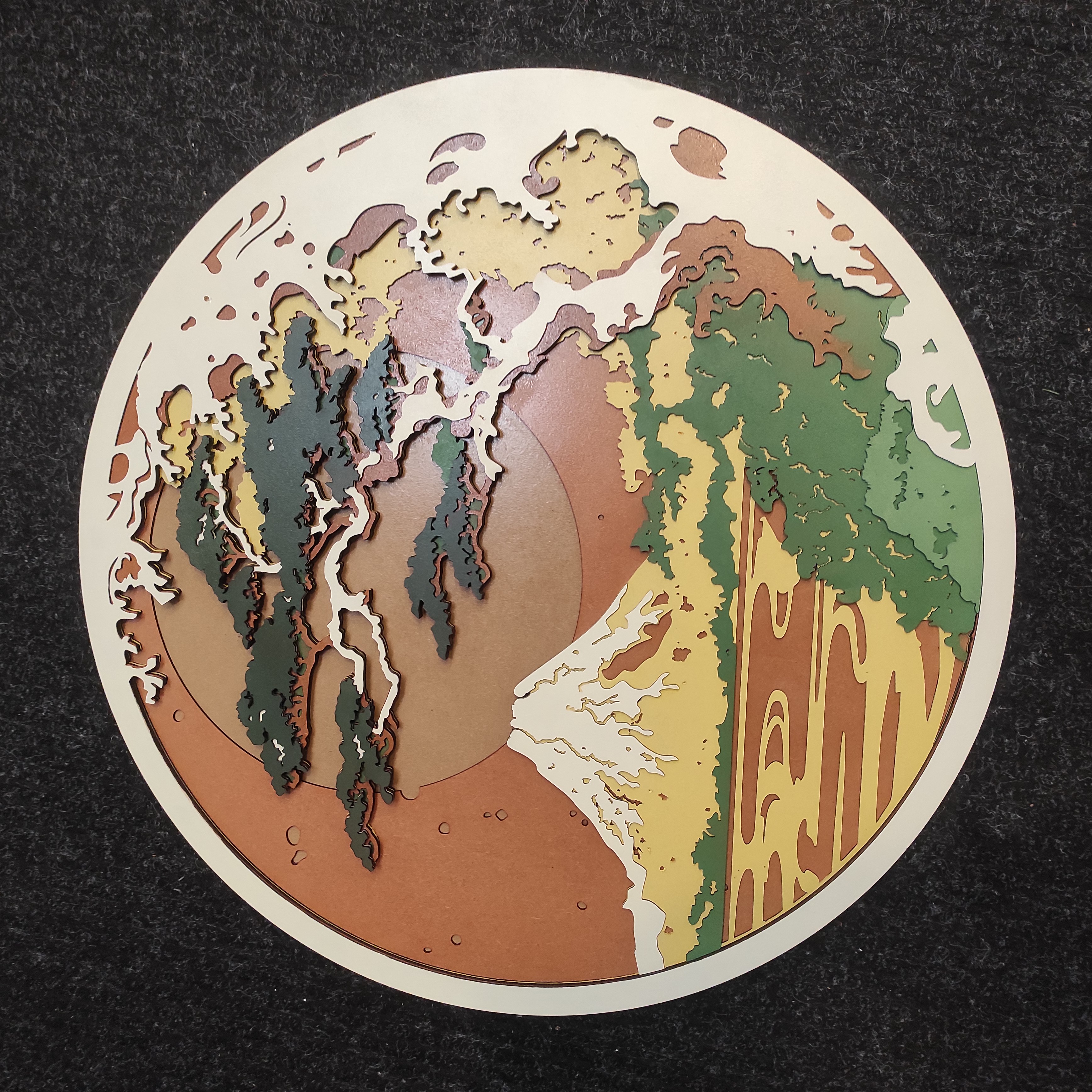 CADRE EN RELIEF PAYSAGE JAPONAIS AU CLAIR DE LUNE DIAM 78 CM