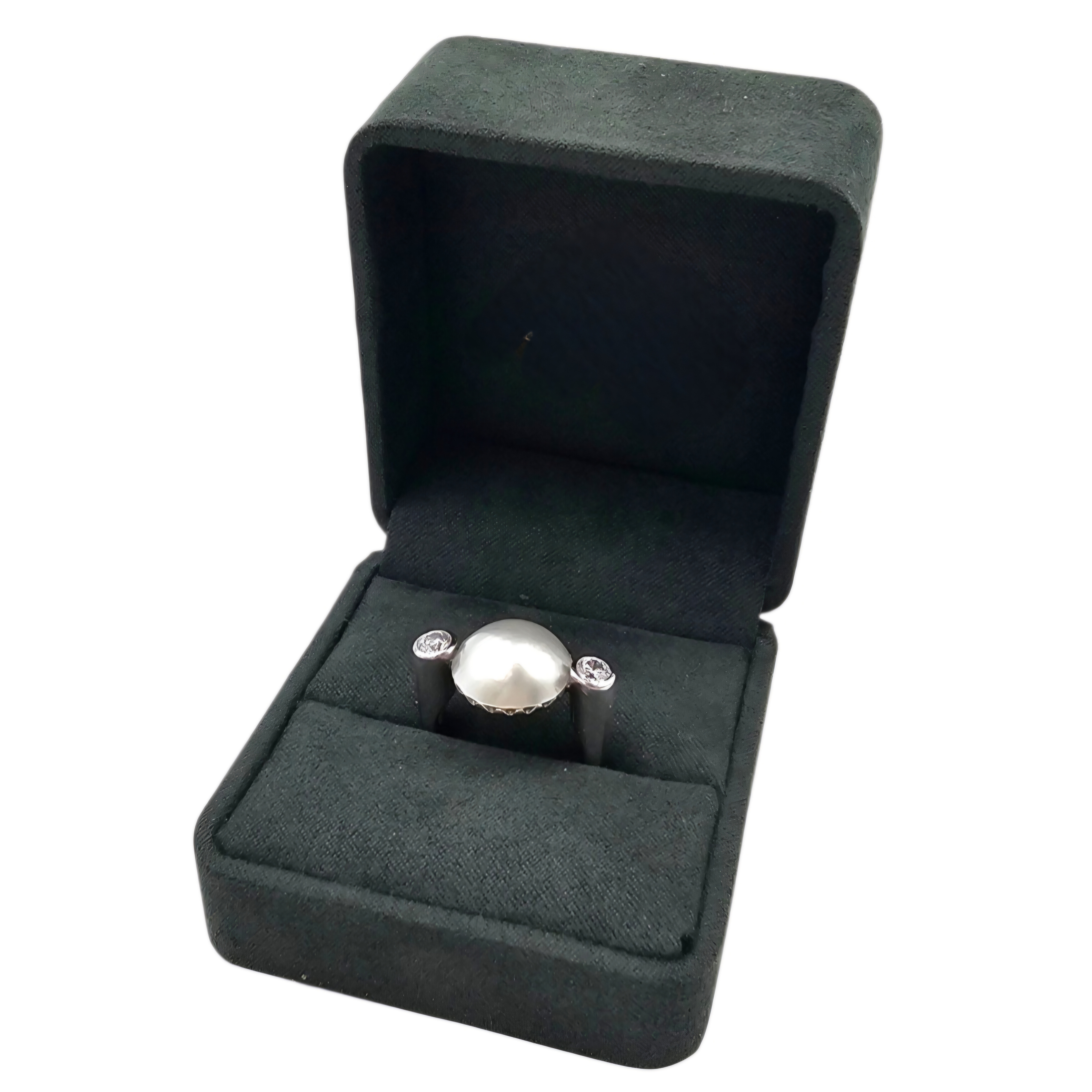 BAGUE DOME EN OR BLANC (AIGLE) PERLE MABE 2 DIAMANTS T.53 PB 8.32 GR