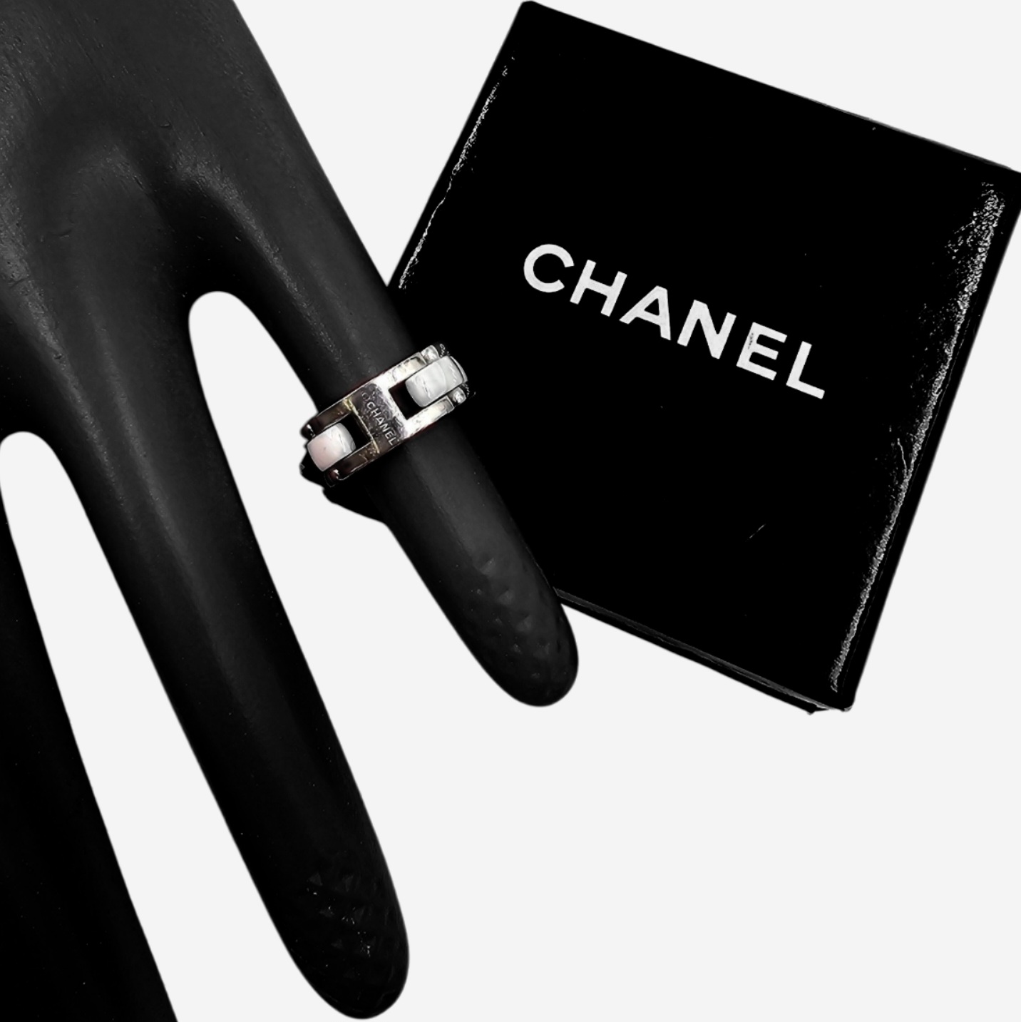 CHANEL BAGUE ULTRA MM OR BLANC (750) CERAMIQUE (20O12334) PB 9.34 GR T. 48