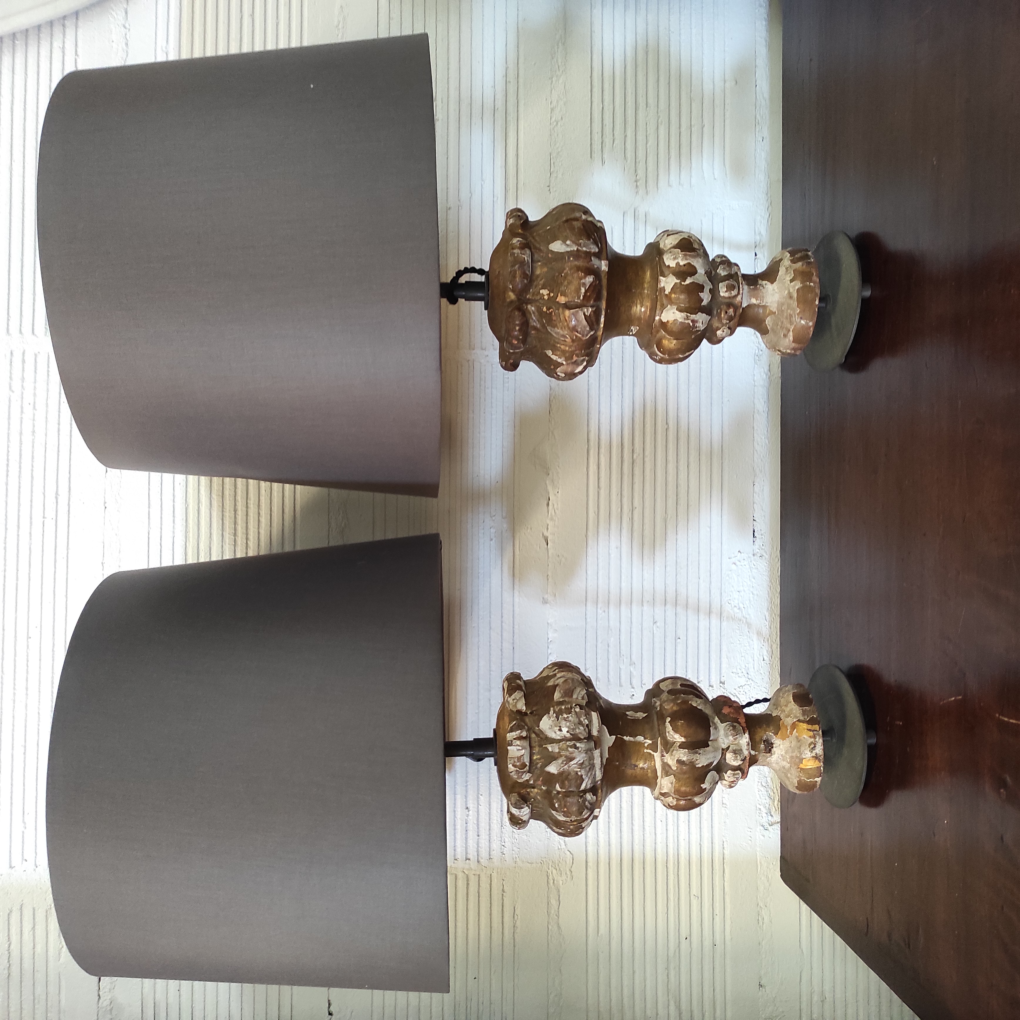 PAIRE DE LAMPES EN BOIS DORES H 58 CM