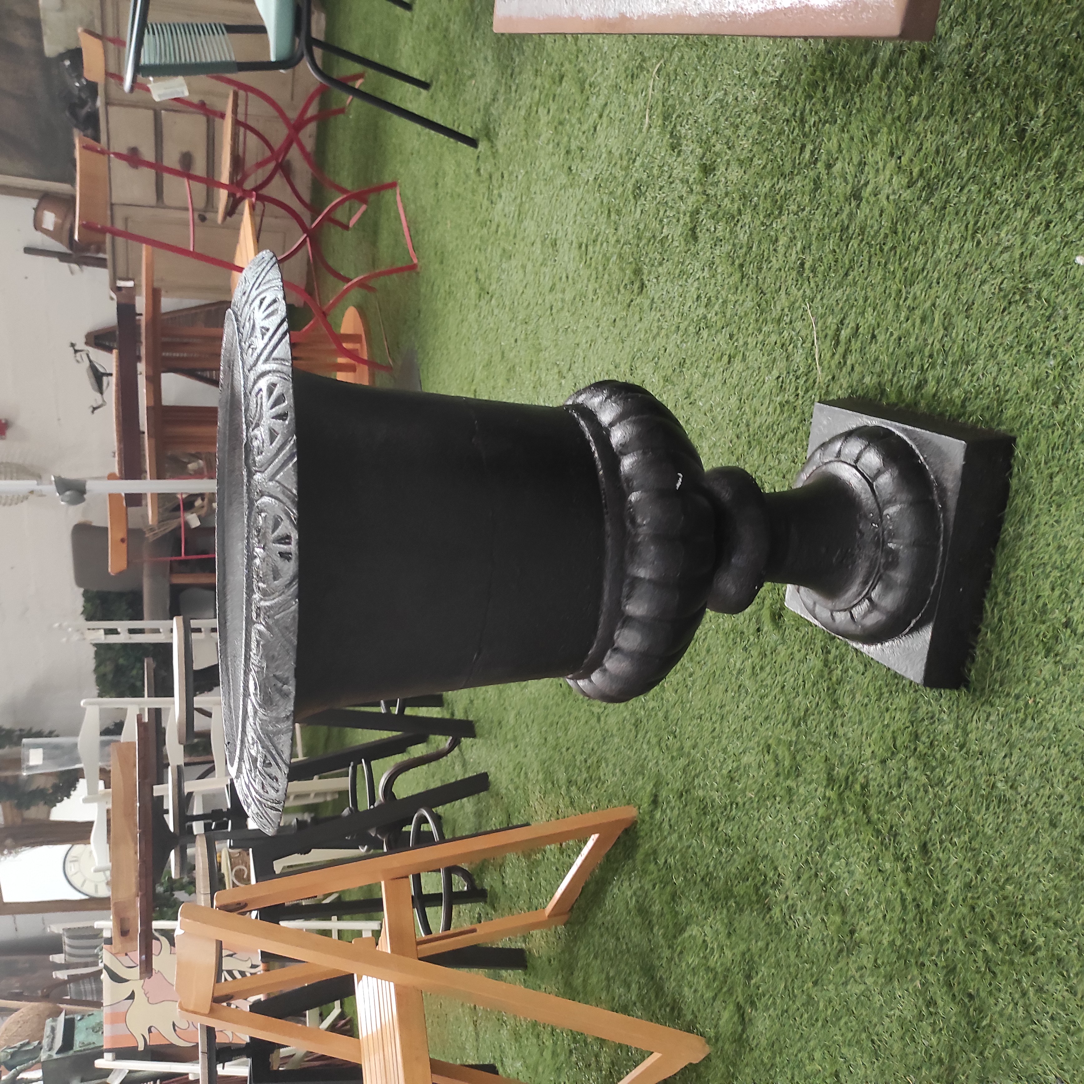 VASE MEDICIS NOIR A GODRONS EN FONTE H.70CM