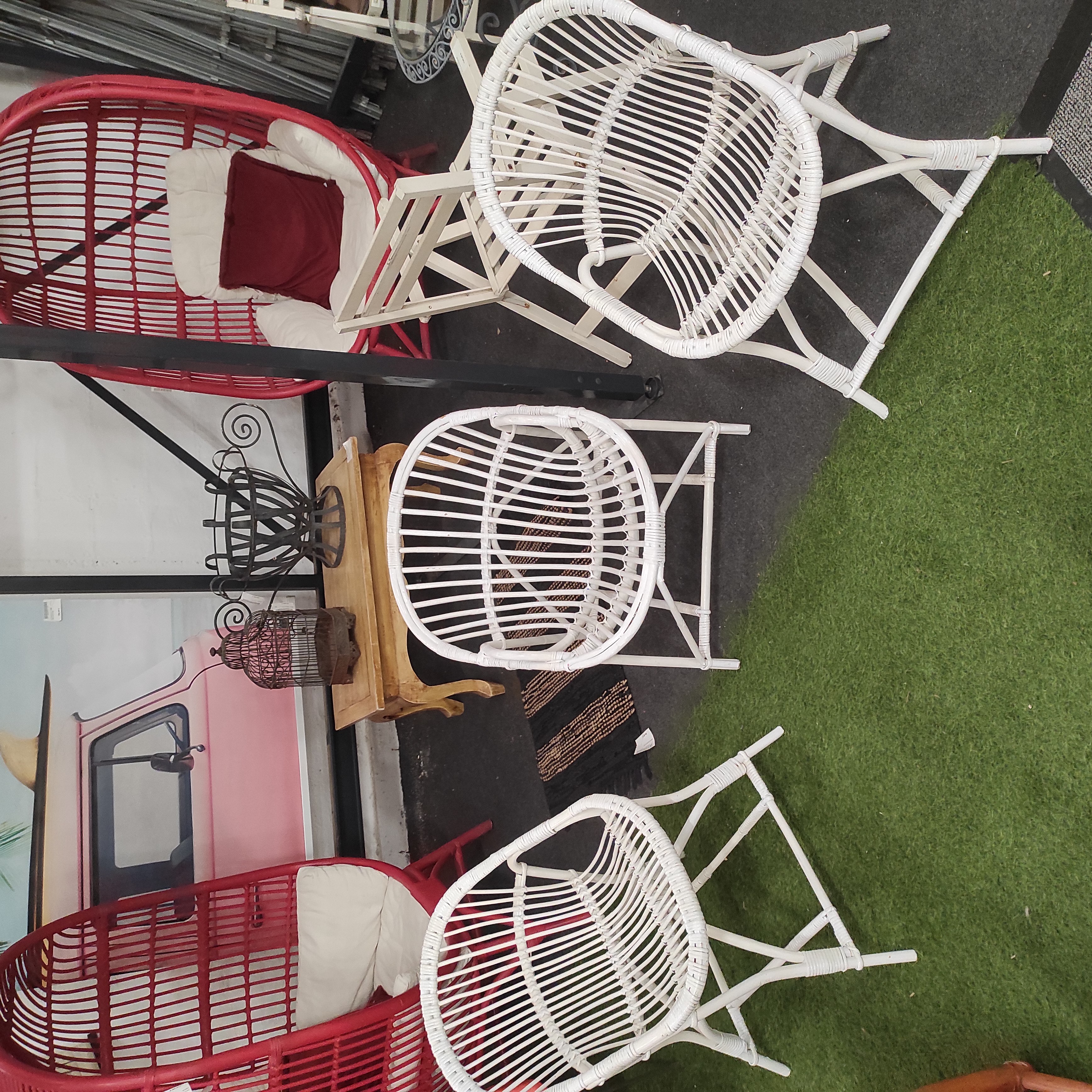 3 FAUTEUILS EN ROTIN BLANC