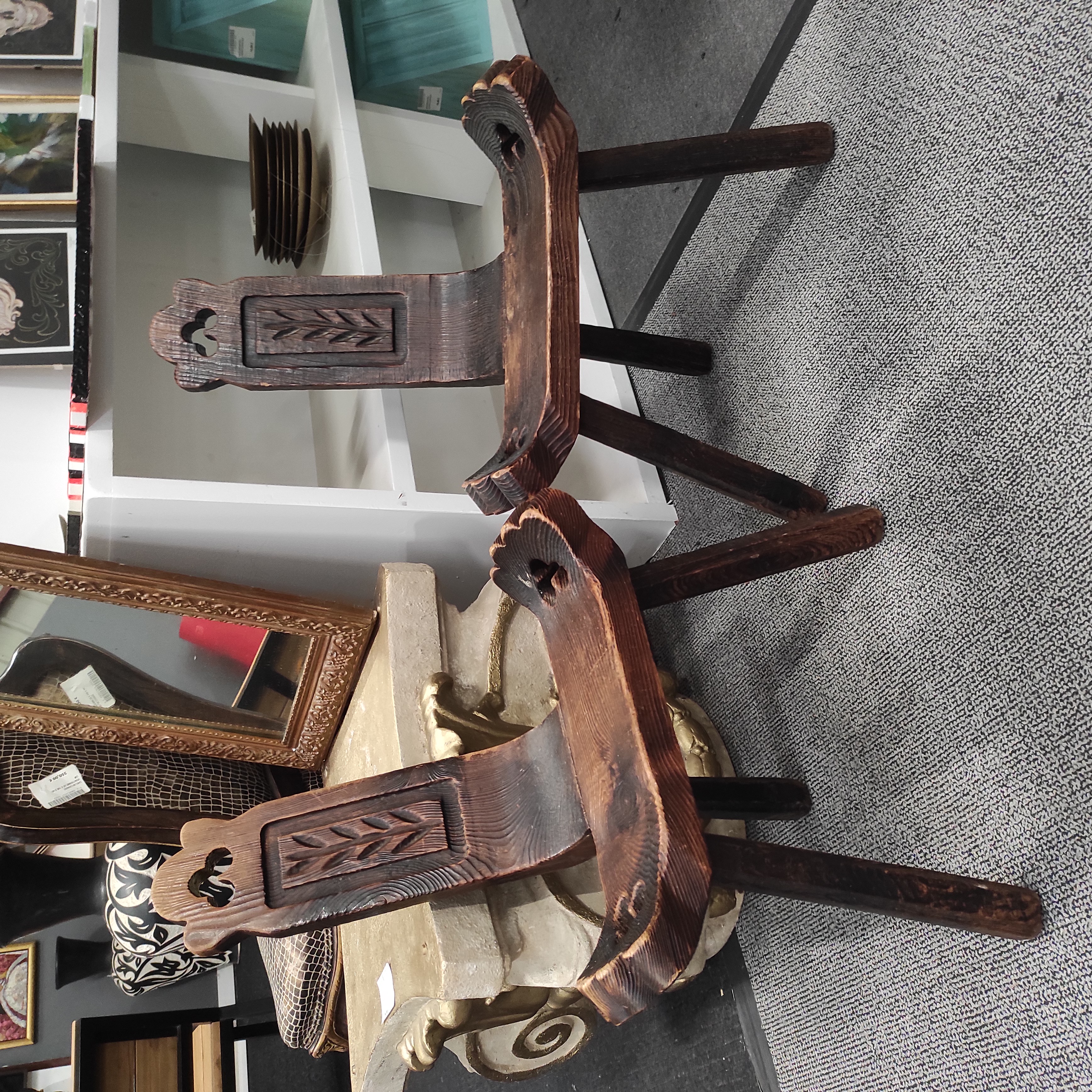 PAIRE DE SIEGES TRIPODE