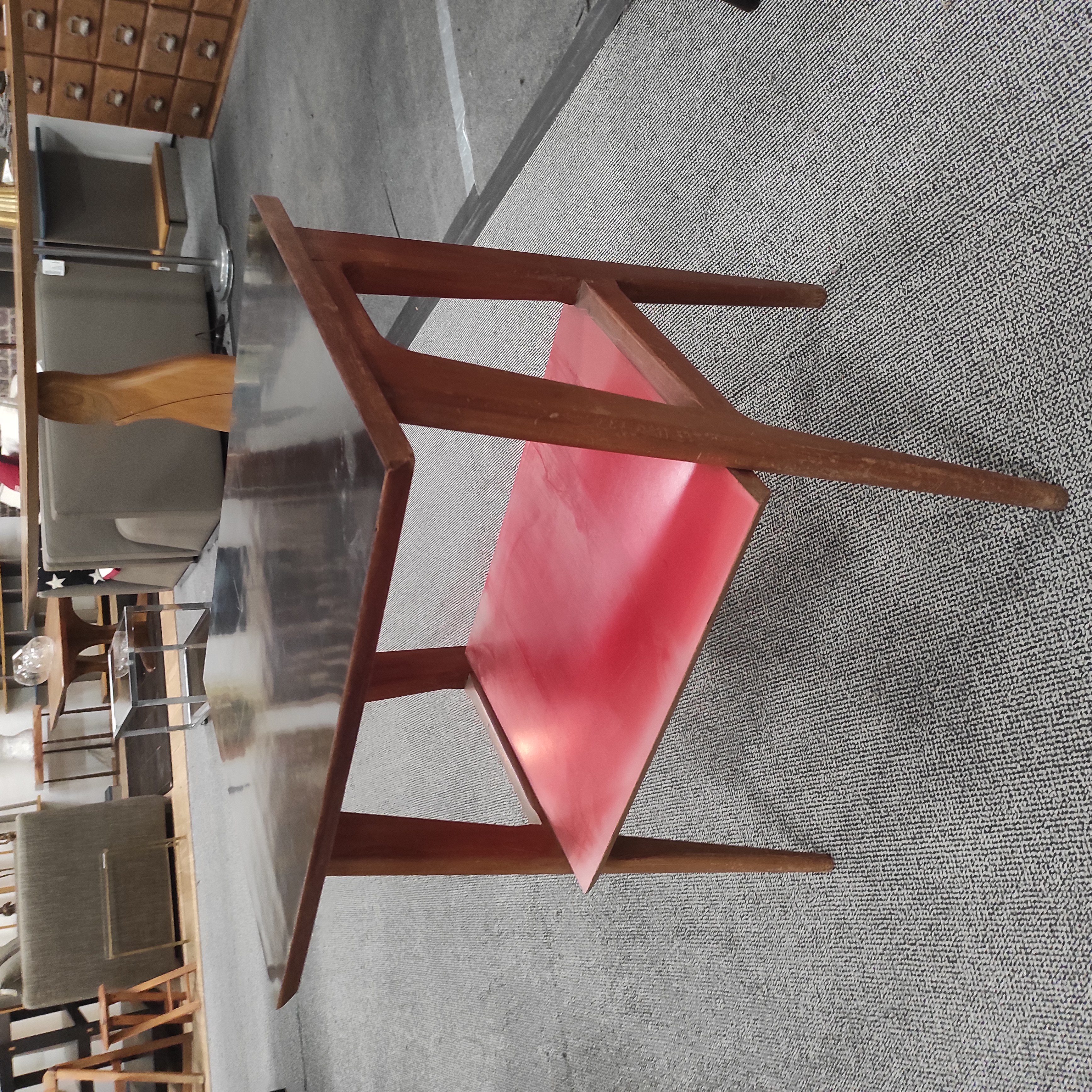 TABLE BASSE 59/64/43 CM  ANNEES 50 PLATEAU NOIR ET ROUGE