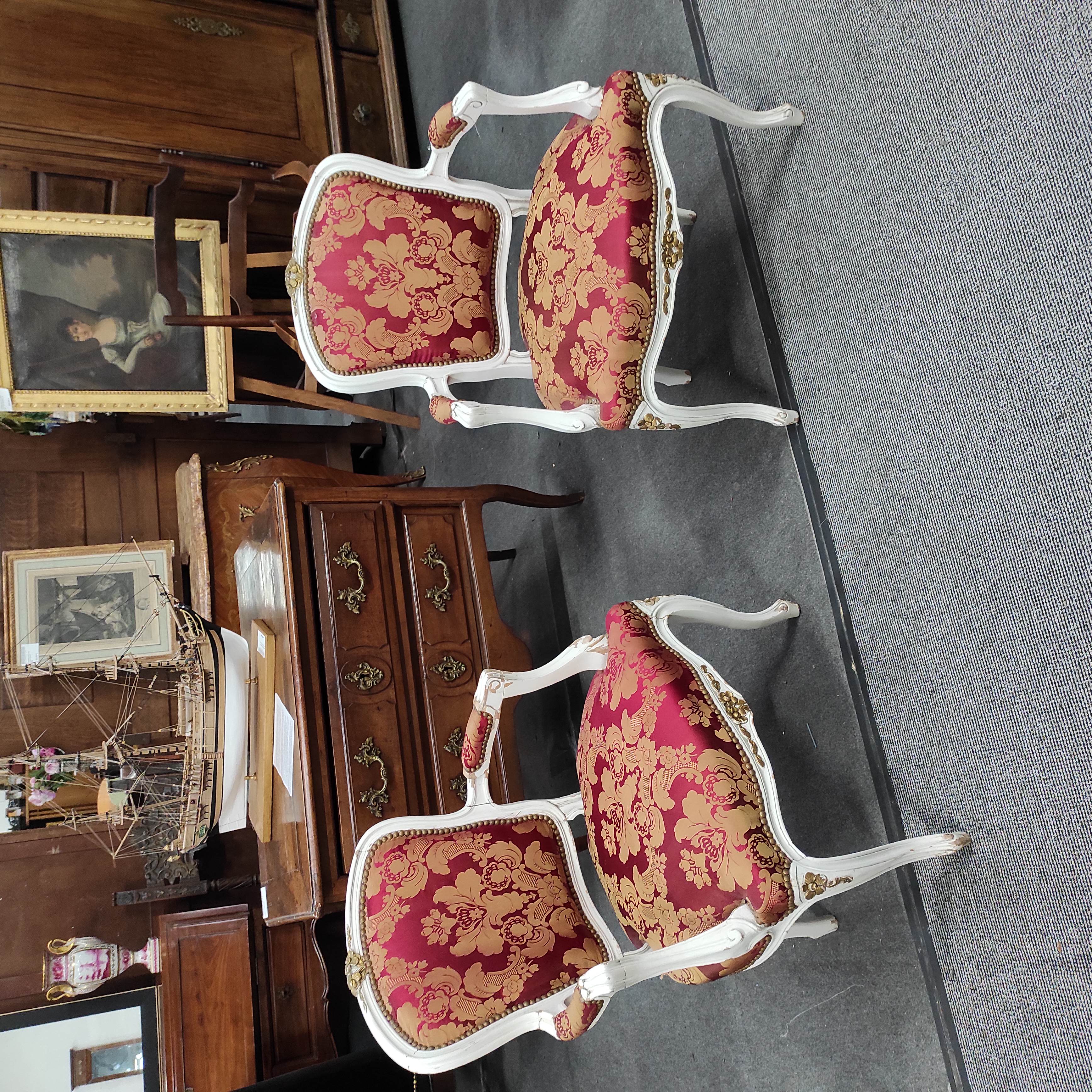 PAIRE DE CABRIOLETS DE STYLE LOUIS XV 62/84/50 CM 