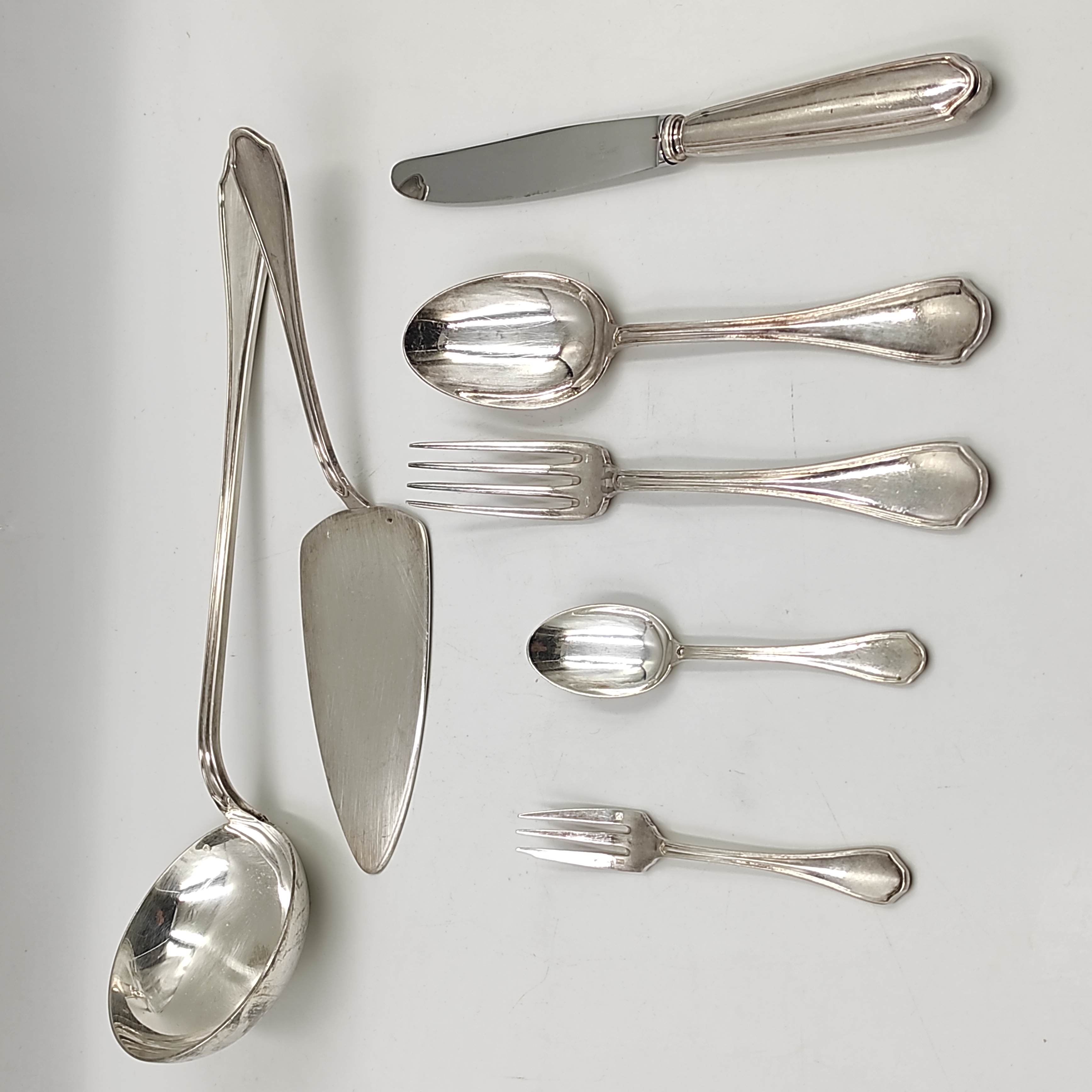 RAVINET D ENFERT MENAGERE DE 62 PIECES EN METAL ARGENTE 