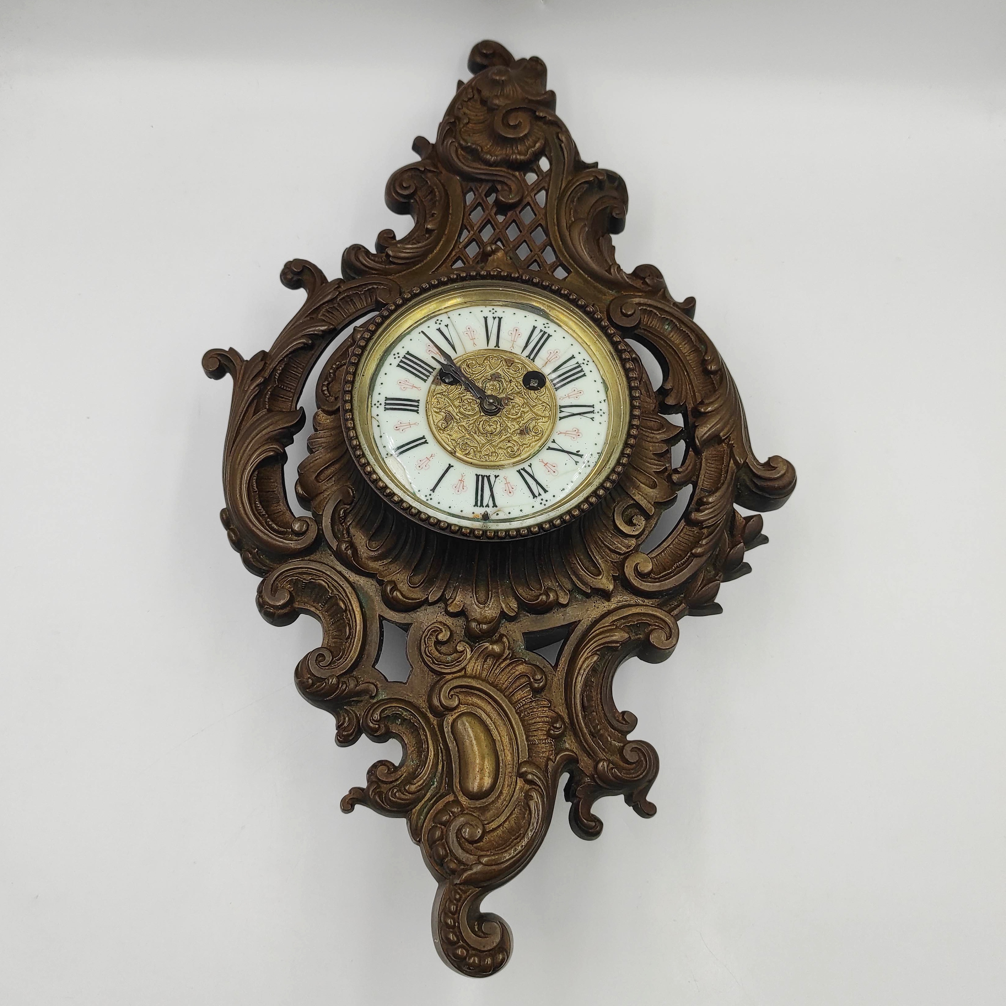 PENDULE ANCIENNE DE STYLE ROCAILLE EN BRONZE ETAT DE MARCHE