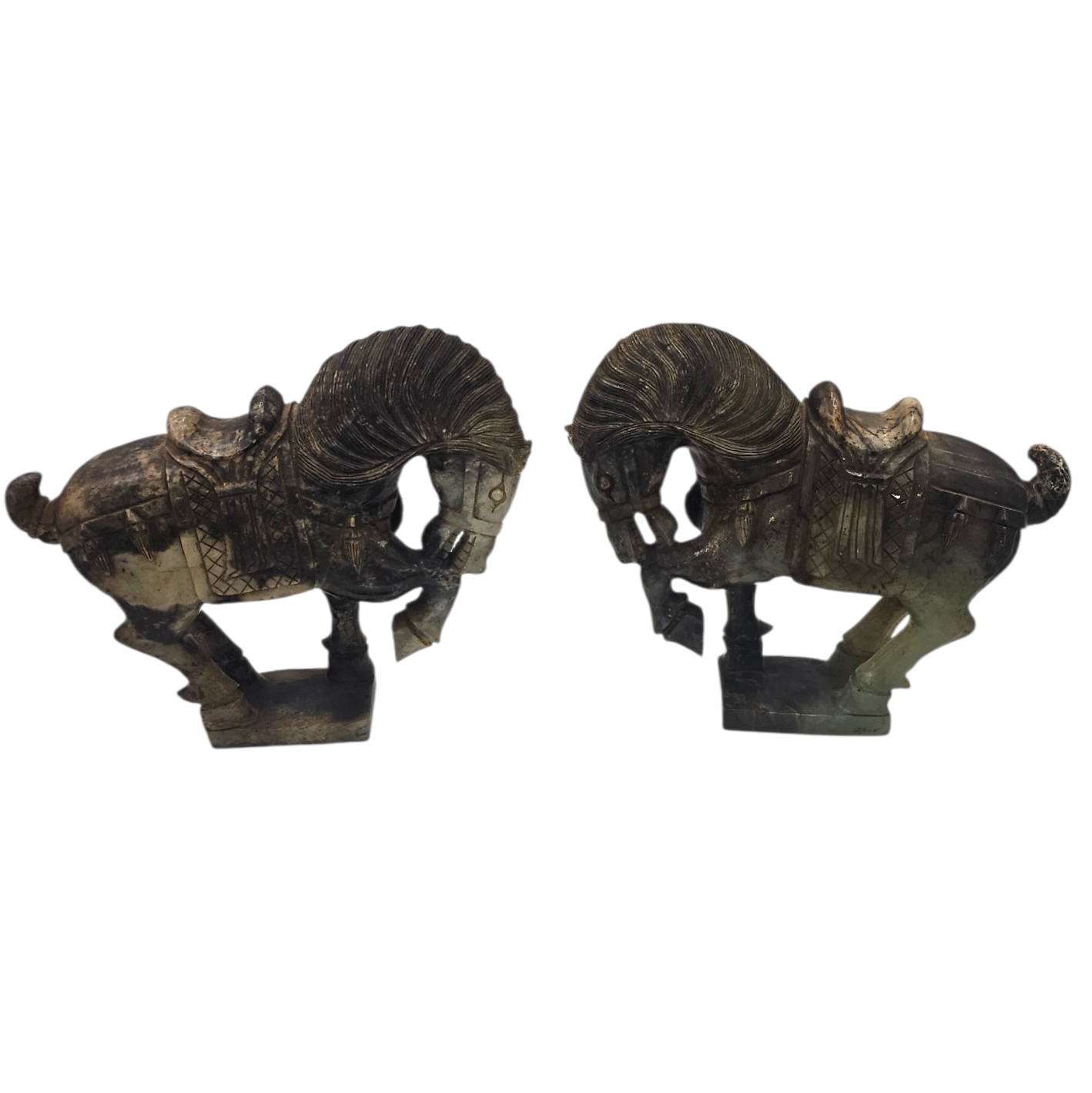 PAIRE DE CHEVAUX CHINOIS EN PIERRE DURE (1 RESTAURATION)  H 23 CM