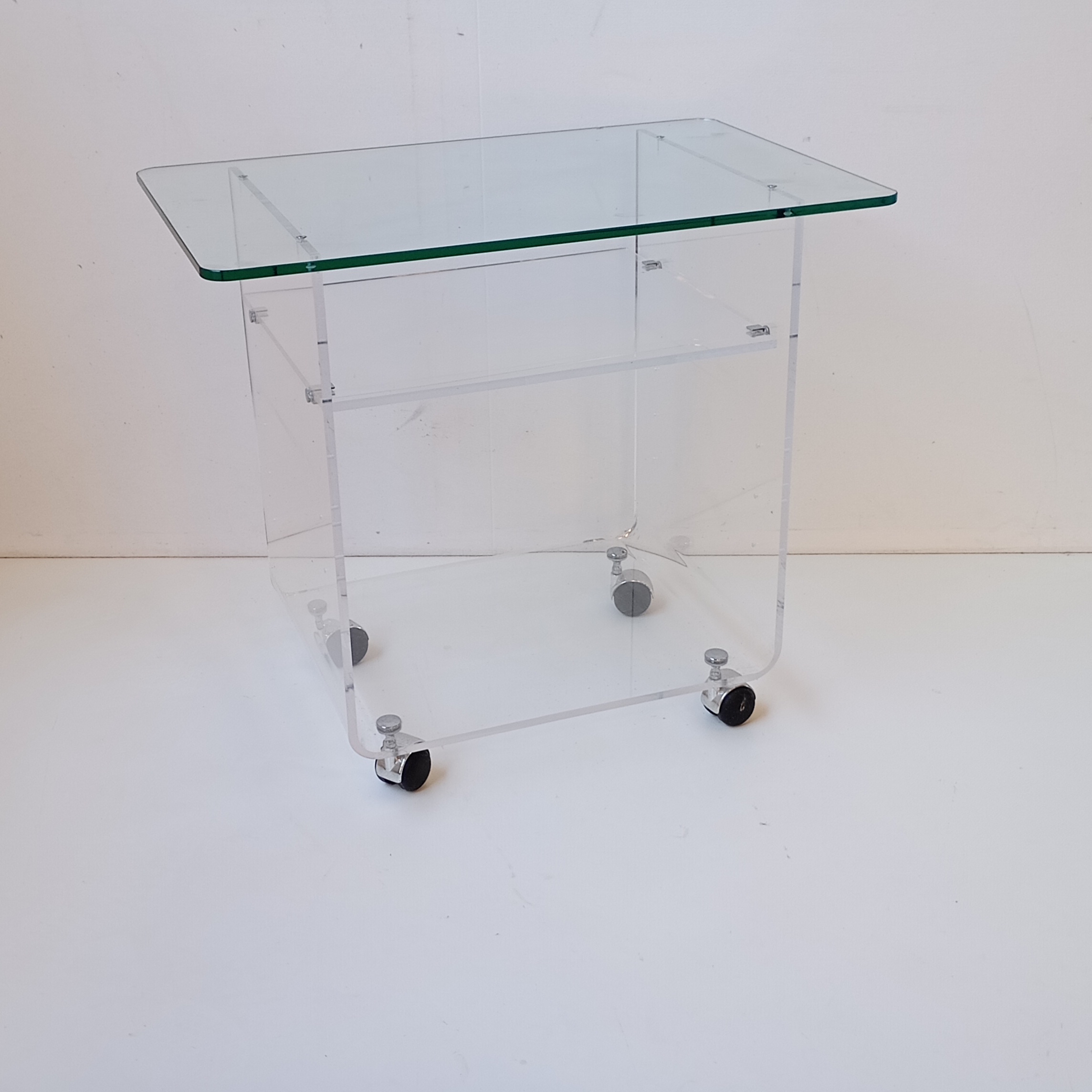 TABLE BASSE CONTEMPORAINE A ROULETTE 