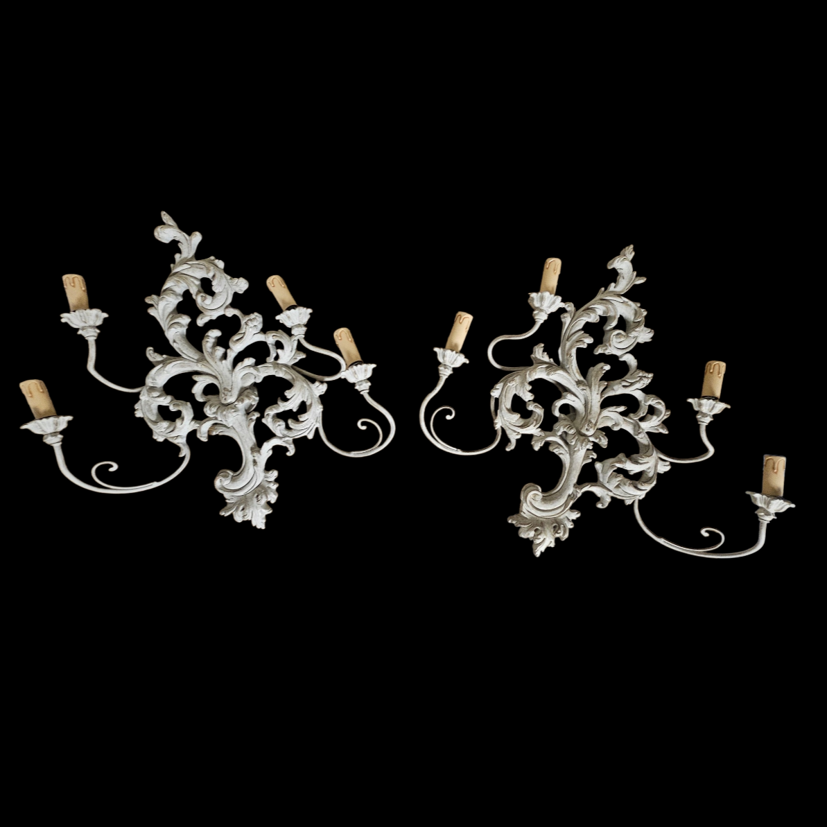 PAIRE D APPLIQUES MURALES A PATINE GRISE 63 x 63 CM