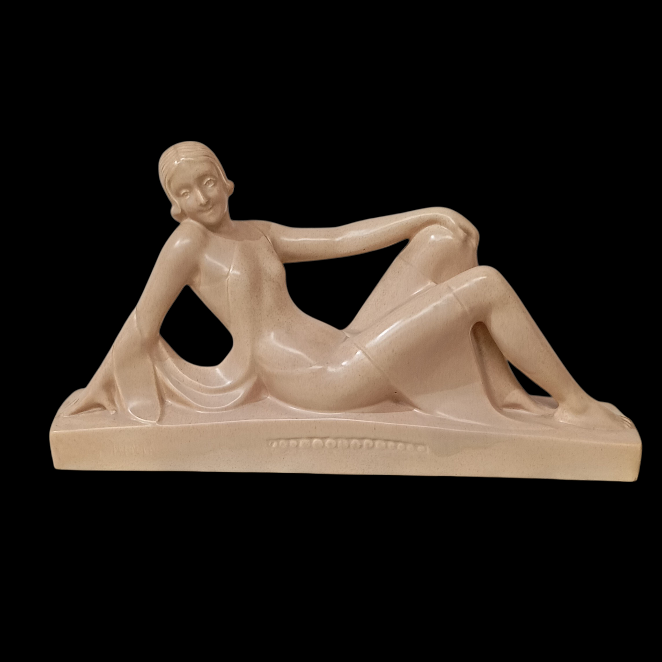 G. NININ SCULPTURE EN CERAMIQUE ART DECO LA FEMME ALLONGEE 53 X 29 X 11 CM