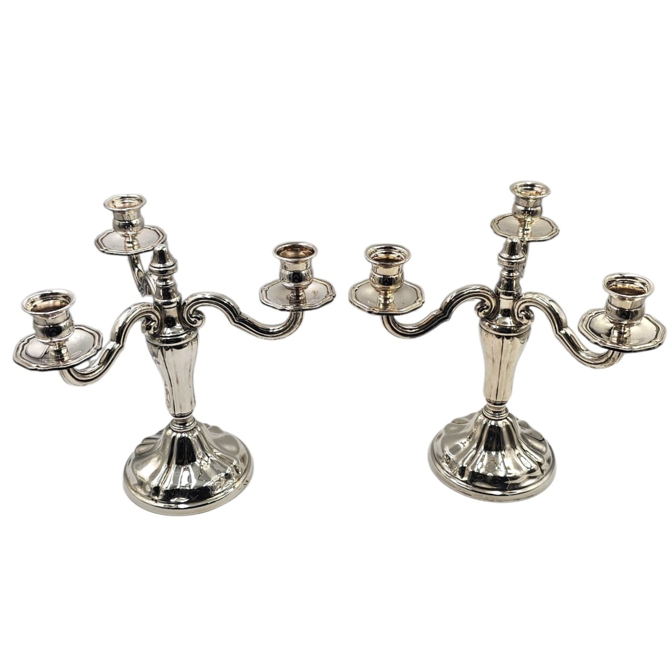 PAIRE DE CHANDELIERS A 3 BRANCHES EN METAL ARGENTE