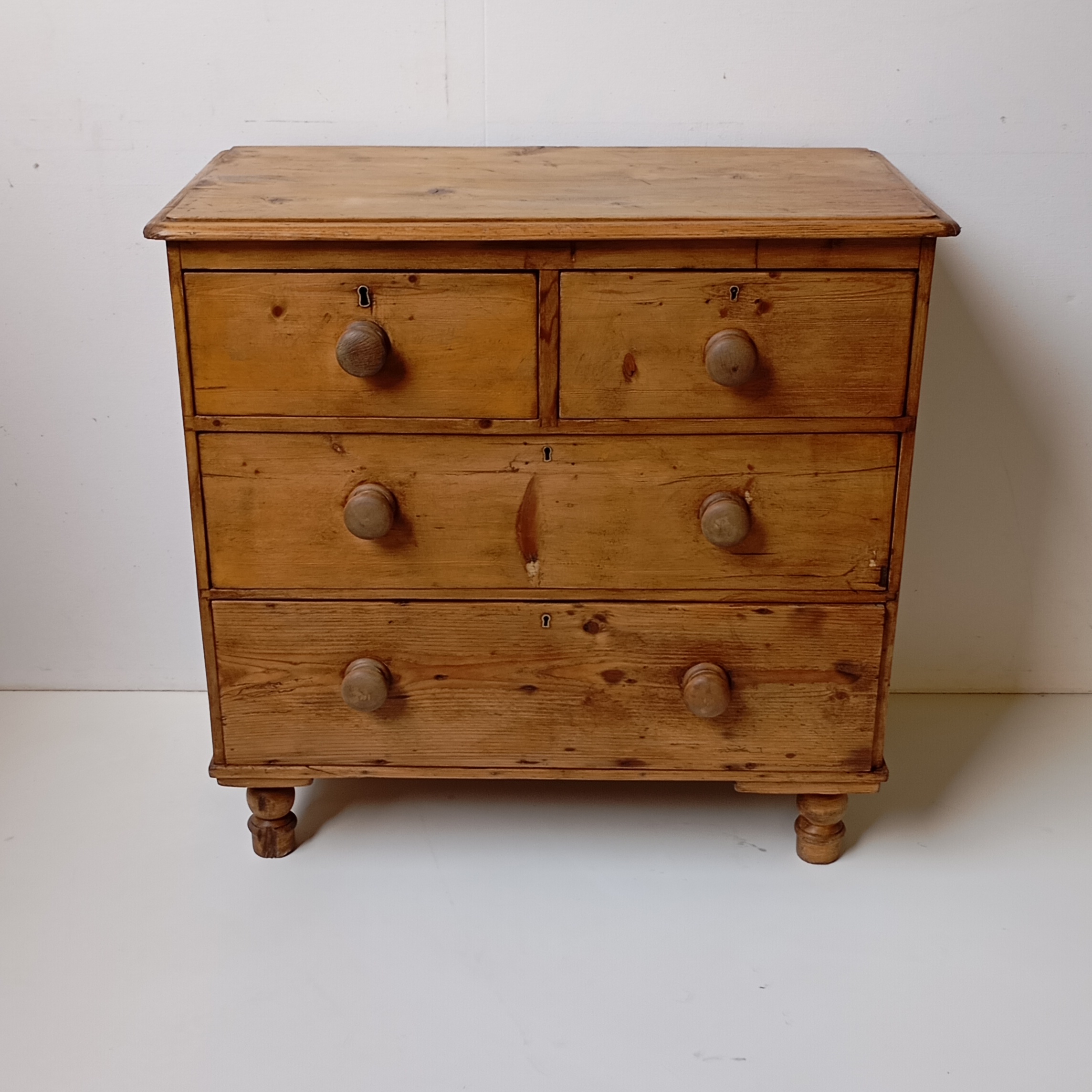 PETITE COMMODE ANGLAISE 4 TIROIRS  84 x 80 x 44 CM 