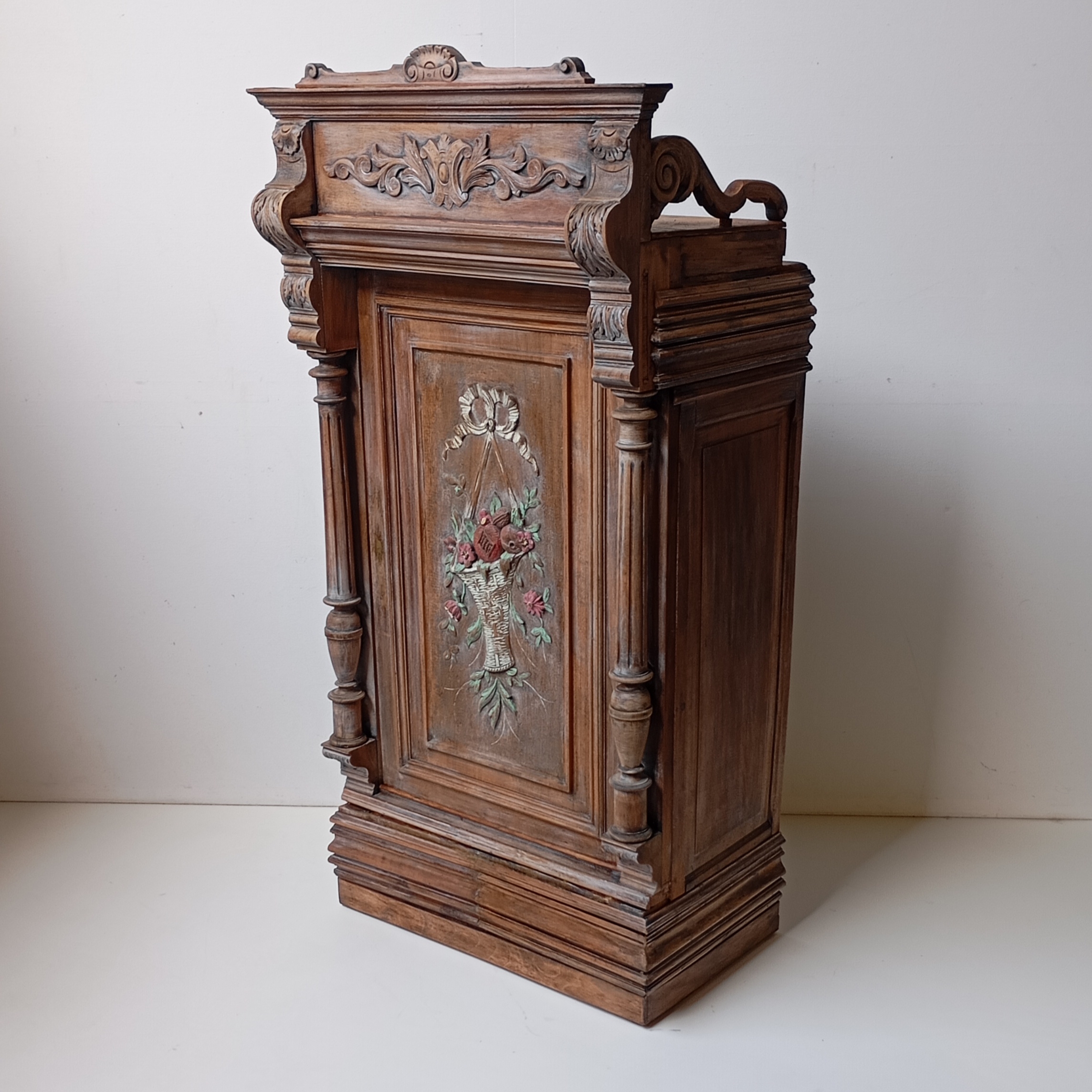 PETIT MEUBLE COMPTOIR A CANNELURES A DECOR DE FLEURS 139 x 66 x 48 CM