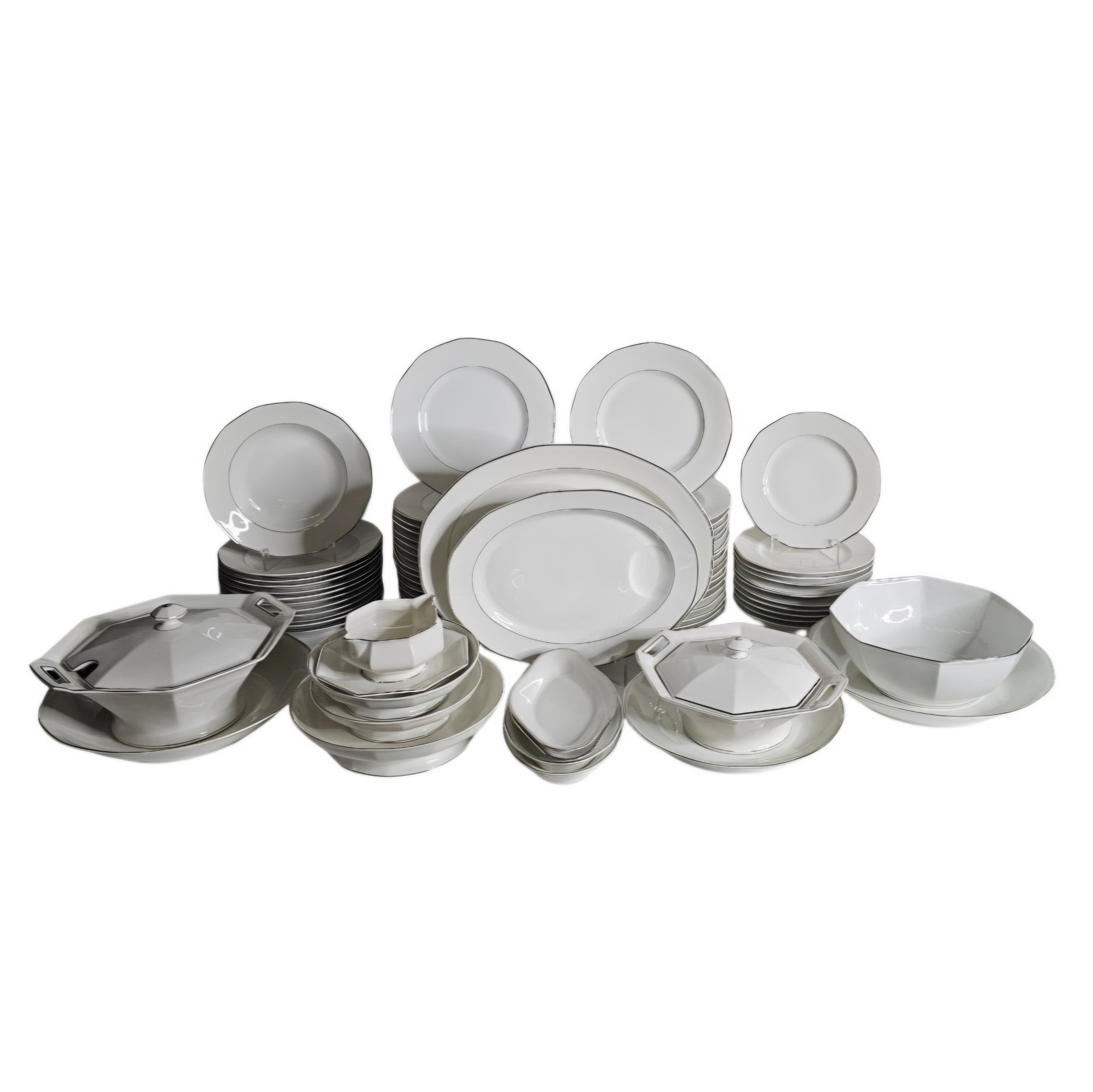 LIMOGES SERVICE DE TABLE EN PORCELAINE BLANCHE A LISERE ARGENTE