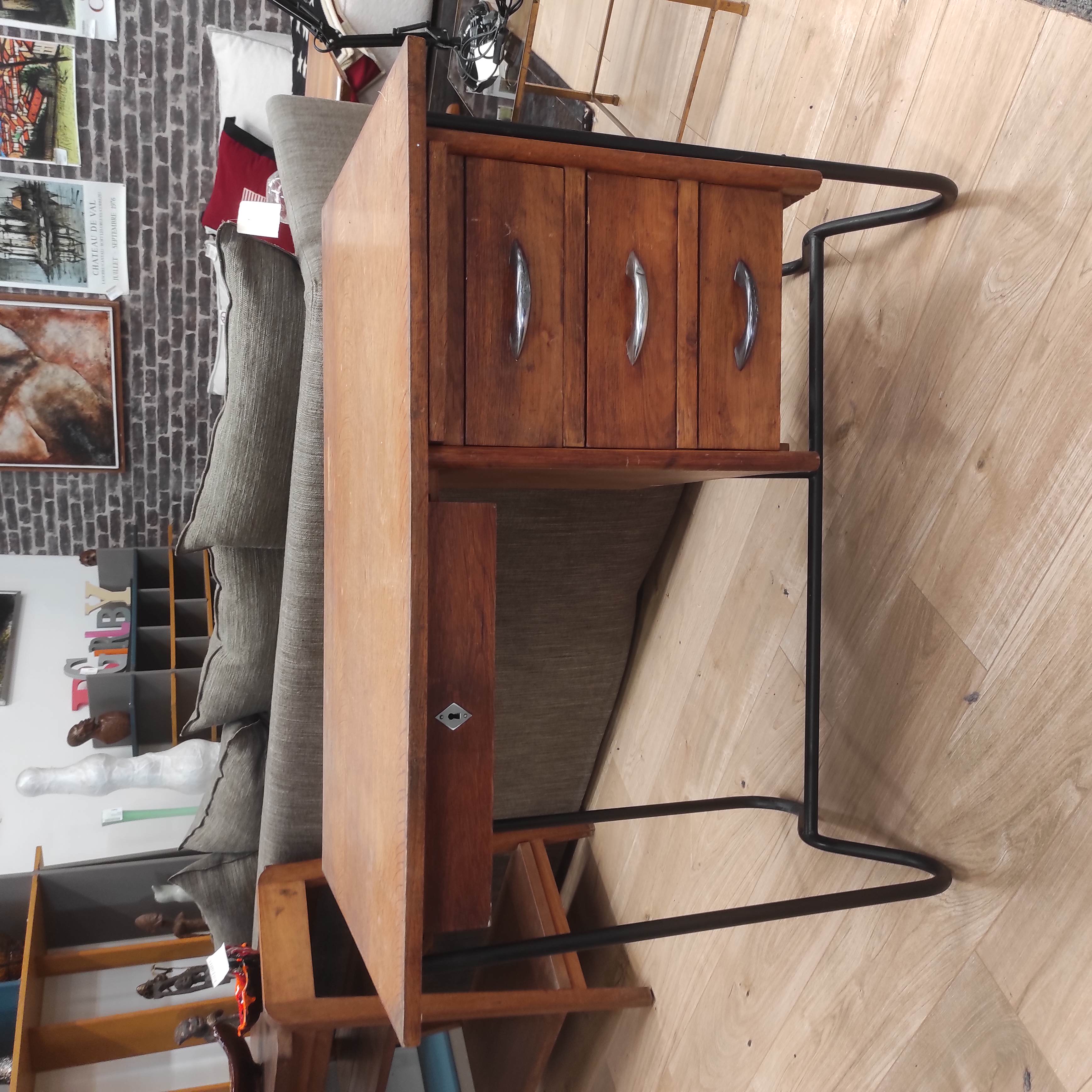 BUREAU 4 TIROIRS 100/75/60 CM EN CHENE ET FER NOIR ANNEES 50