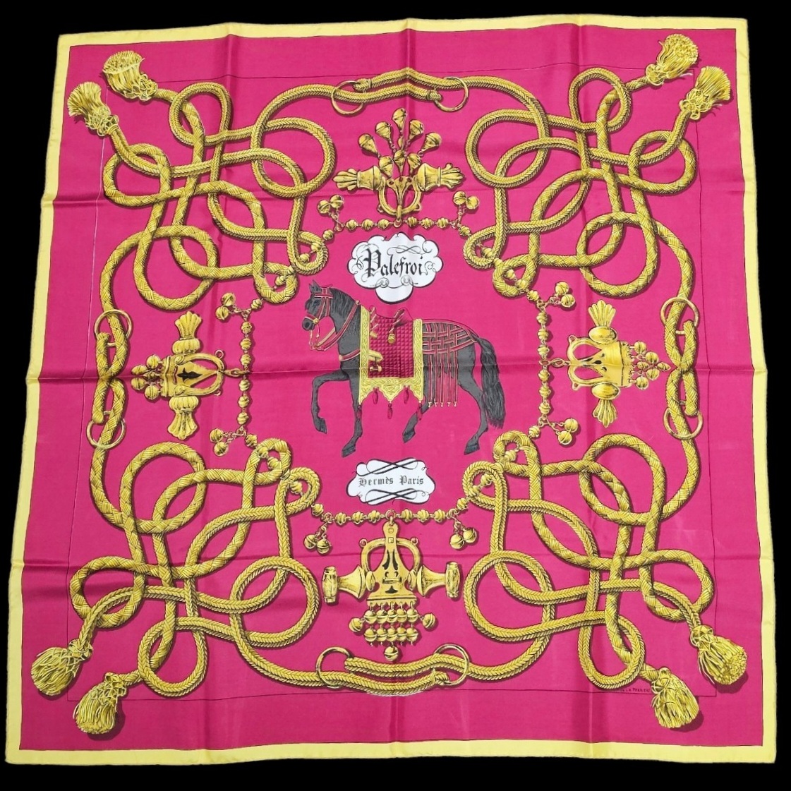 HERMES CARRE PALEFROI DE FRANCOISE DE LA PERRIERE CONTOUR JAUNE + BOITE
