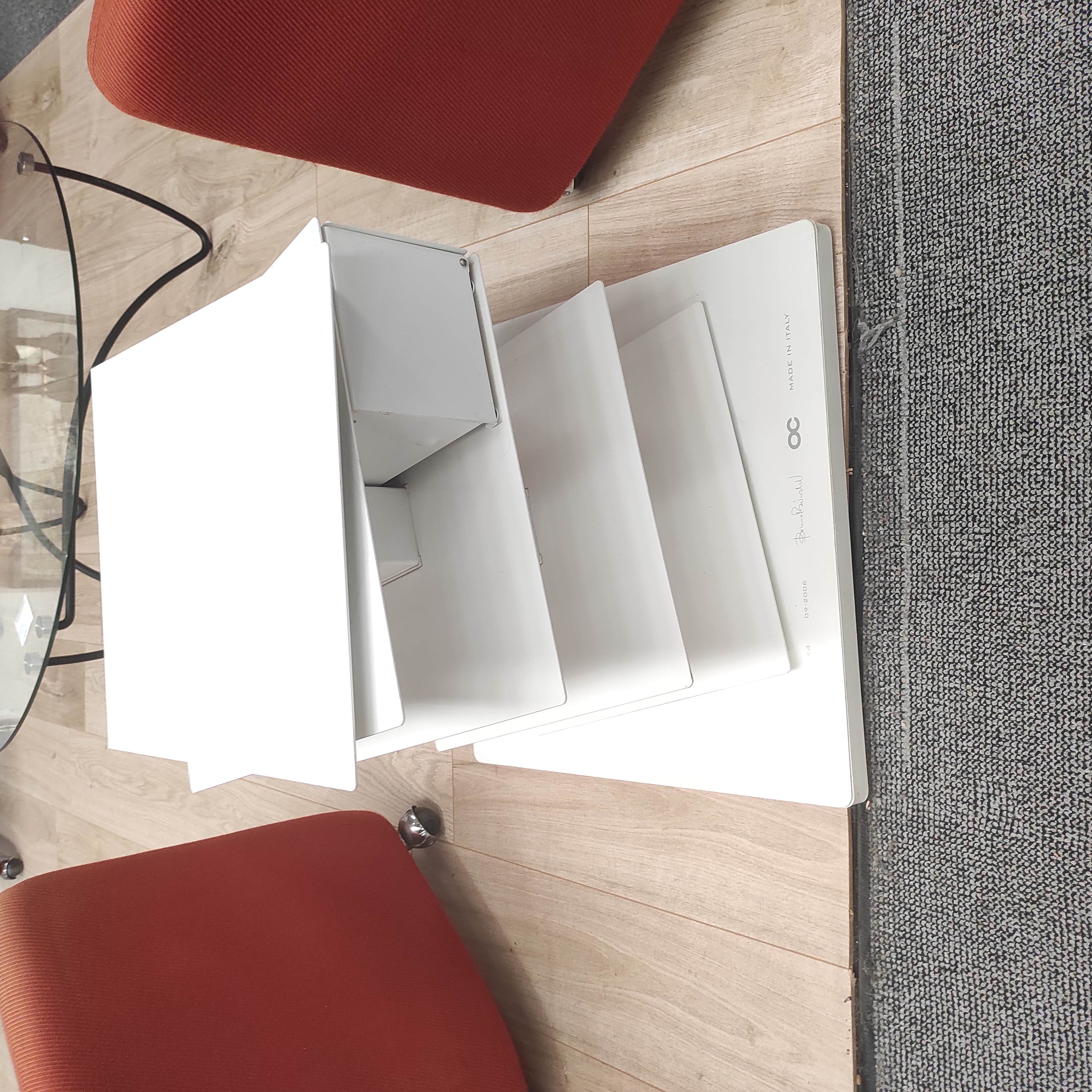 BRUO RAINALDI BIBUS OU BOUT DE CANAPE EN ACIER LAQUE BEIGE 53 x 53 x 49 CM
