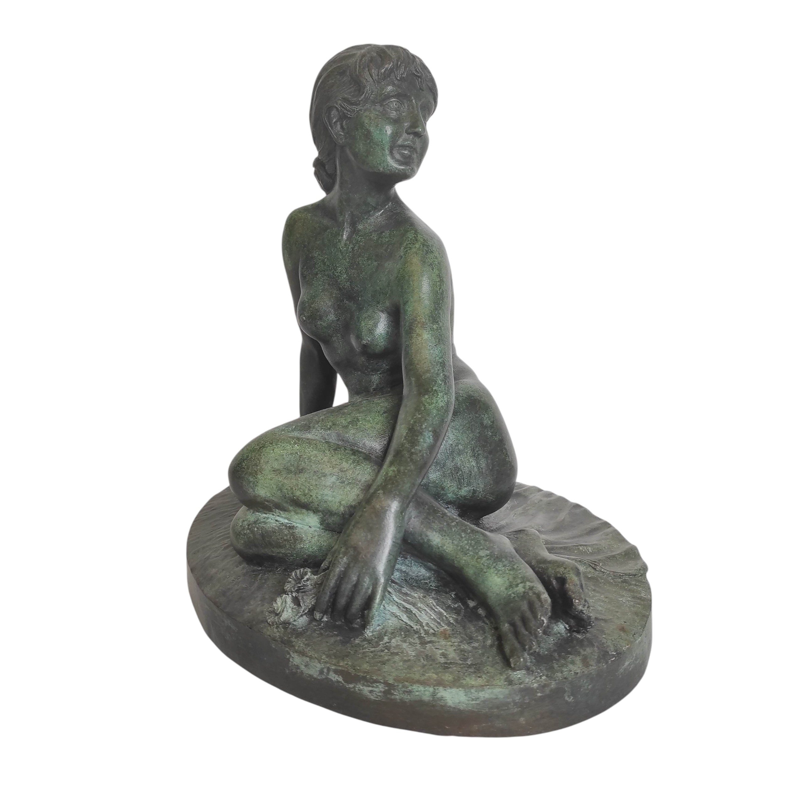 SCULPTURE EN BRONZE PATINE VERTE FEMME NUE AU BOUQUET 30/33 CM