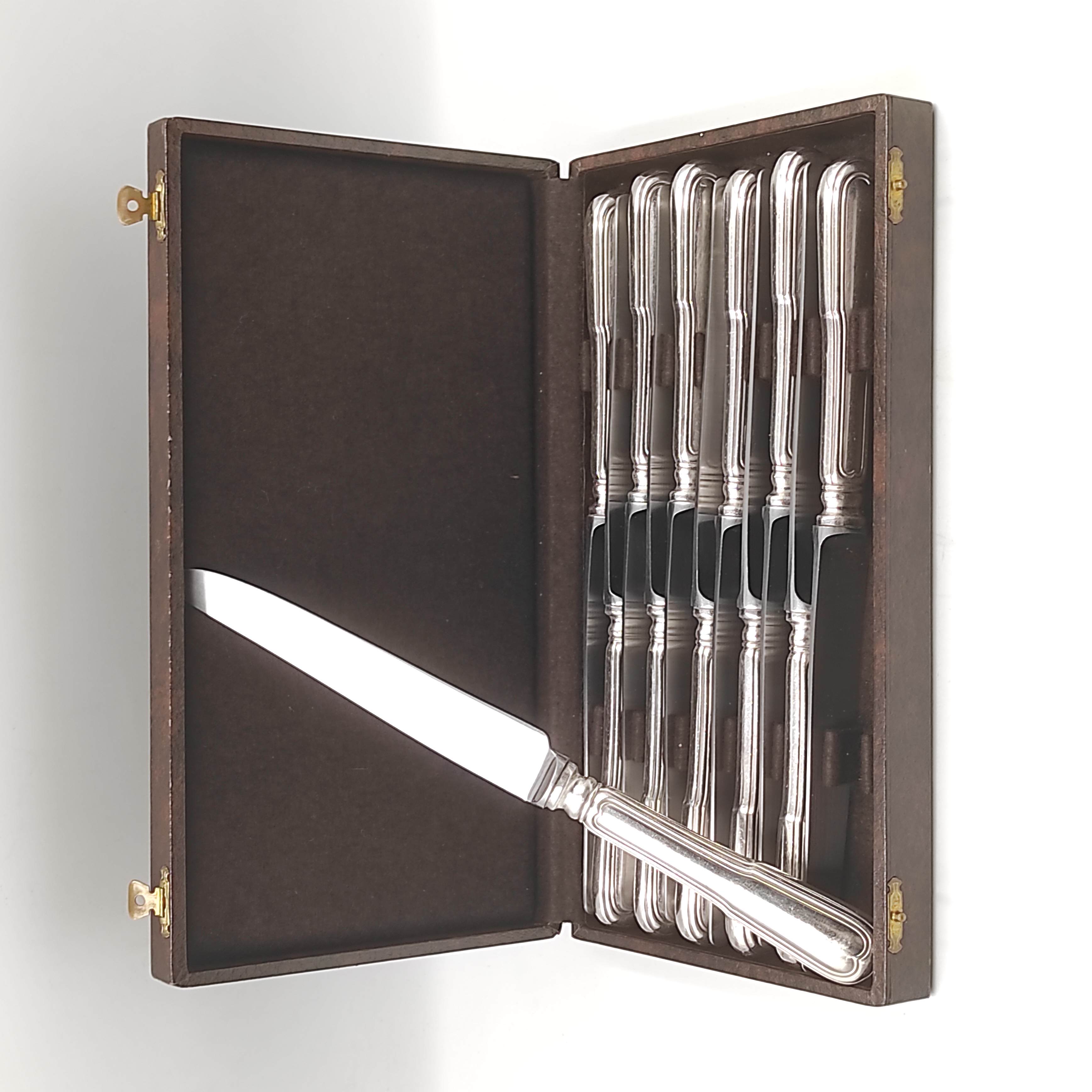 BOULANGER 12 COUTEAUX DE TABLE LAME INOX MANCHE EN METAL ARGENTE 
