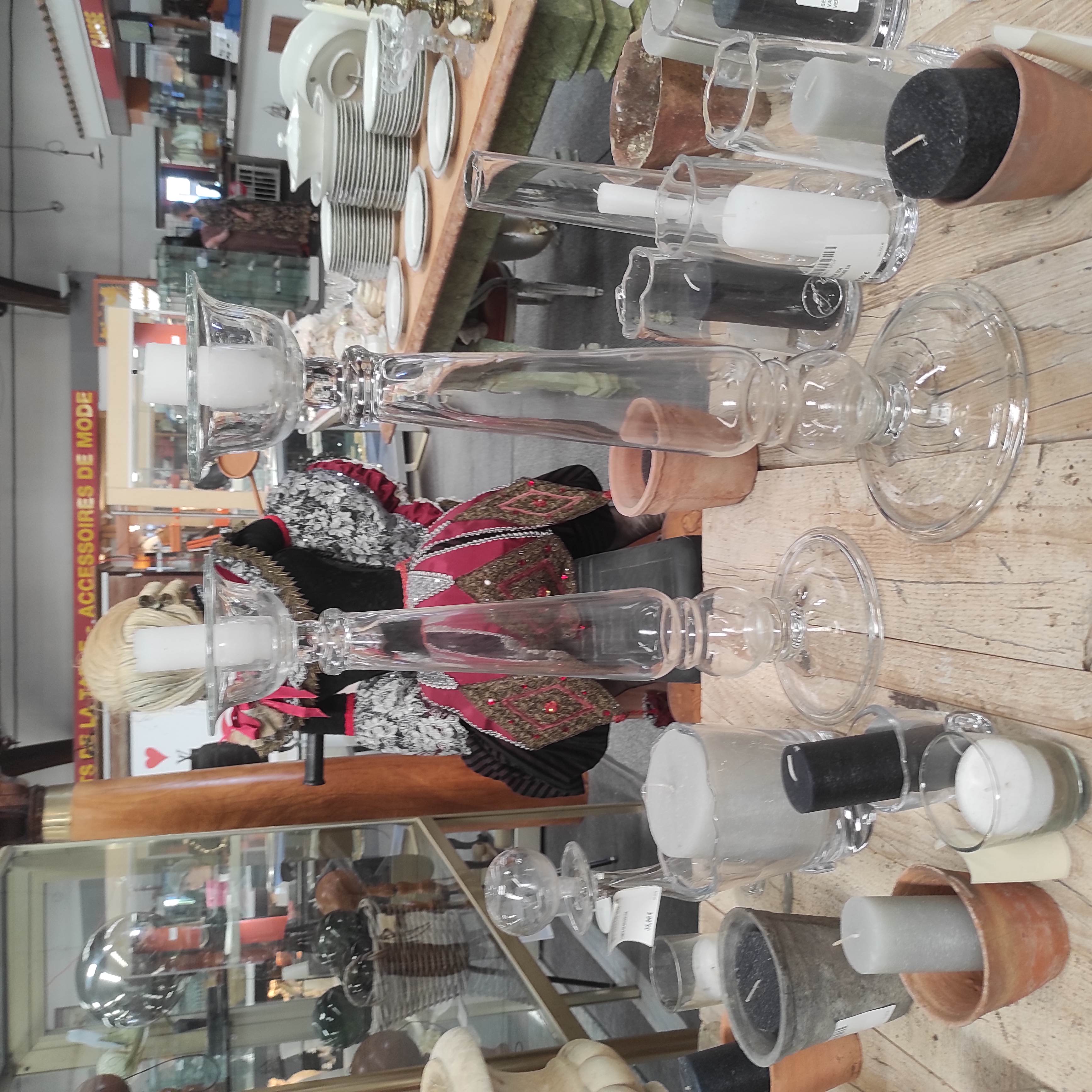 CLEYBERGH PAIRE IMPORTANTS BOUGEOIRS EN CRISTAL - VERRE SOUFFLE H. 50.5 CM